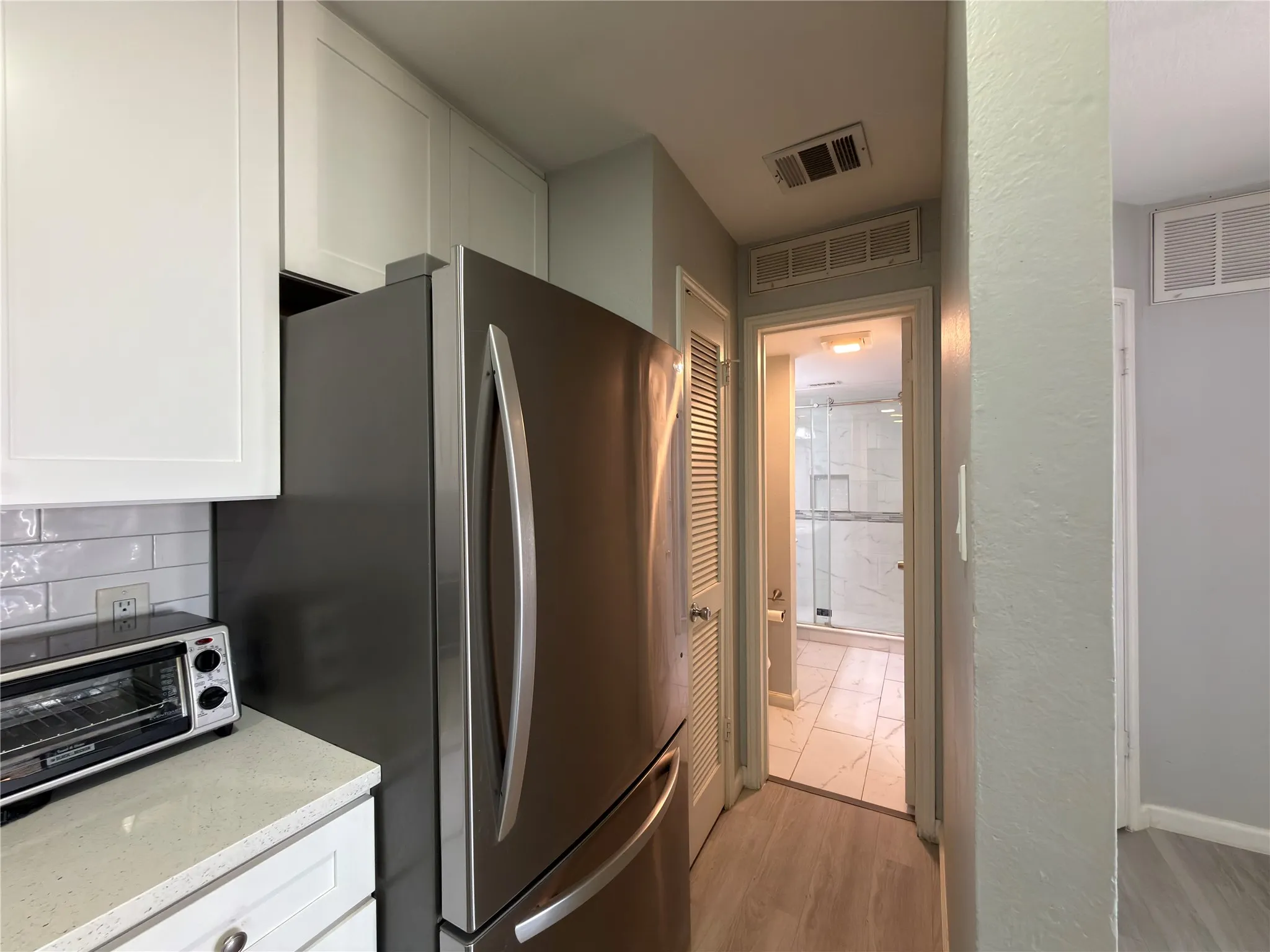 Condominium For Sale in Dallas County , 6108 Abrams Road 414, Dallas, Texas 75231, 1 Bedroom, 1 Bathroom, Garage spaces, 600 Sqft, built in 1980, mls#21208947, Real Estate Agent in Dallas, Homes For Sale in Dallas county, Homes For Sale in Dallas, Realtor in Dallas Texas, Real Estate Brokerage Independent Realty Texas, Luminita Cordes Realtor