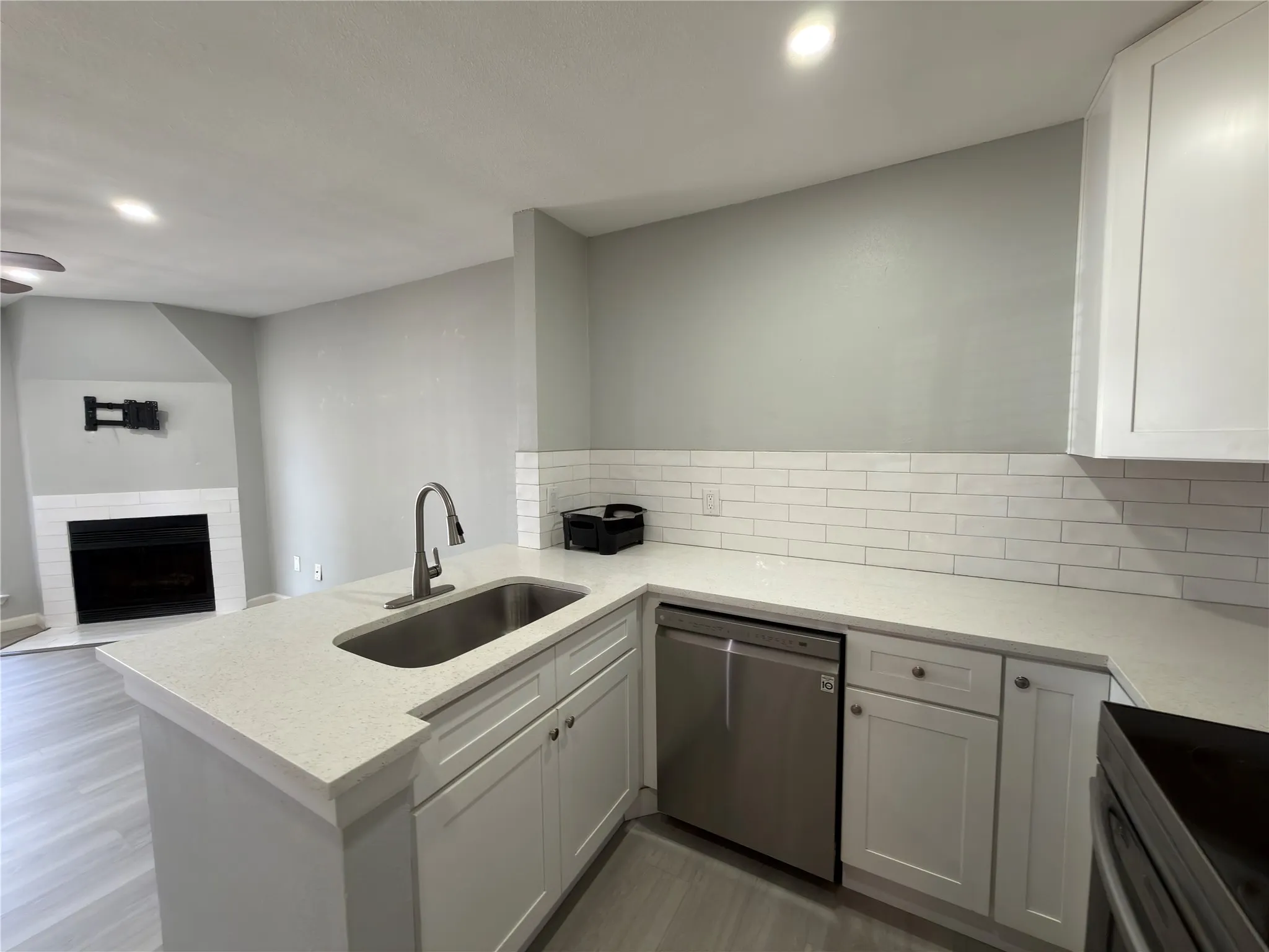 Condominium For Sale in Dallas County , 6108 Abrams Road 414, Dallas, Texas 75231, 1 Bedroom, 1 Bathroom, Garage spaces, 600 Sqft, built in 1980, mls#21208947, Real Estate Agent in Dallas, Homes For Sale in Dallas county, Homes For Sale in Dallas, Realtor in Dallas Texas, Real Estate Brokerage Independent Realty Texas, Luminita Cordes Realtor