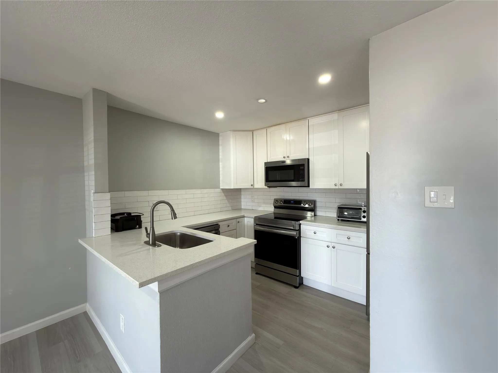 Condominium For Sale in Dallas County , 6108 Abrams Road 414, Dallas, Texas 75231, 1 Bedroom, 1 Bathroom, Garage spaces, 600 Sqft, built in 1980, mls#21208947, Real Estate Agent in Dallas, Homes For Sale in Dallas county, Homes For Sale in Dallas, Realtor in Dallas Texas, Real Estate Brokerage Independent Realty Texas, Luminita Cordes Realtor