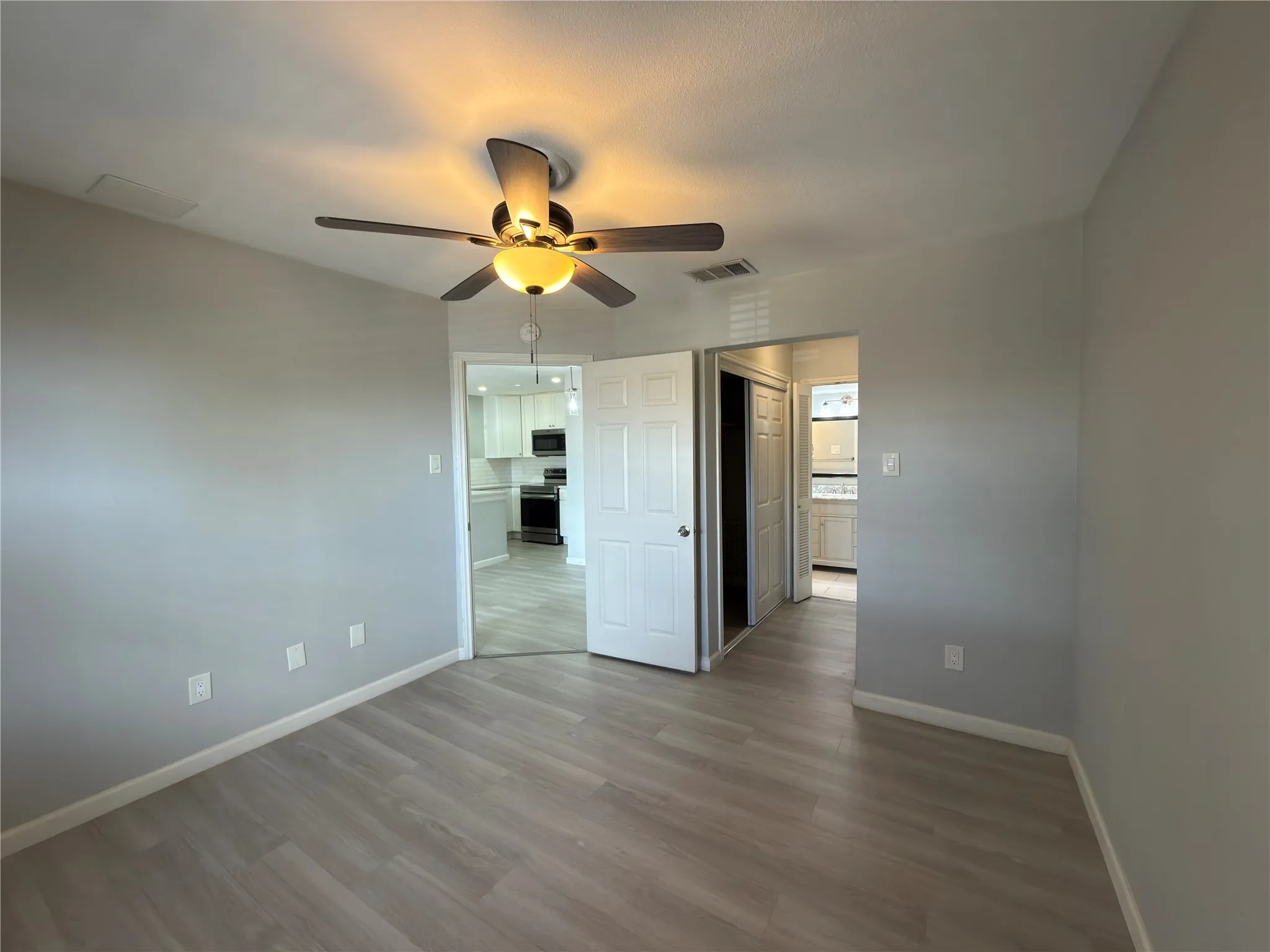 Condominium For Sale in Dallas County , 6108 Abrams Road 414, Dallas, Texas 75231, 1 Bedroom, 1 Bathroom, Garage spaces, 600 Sqft, built in 1980, mls#21208947, Real Estate Agent in Dallas, Homes For Sale in Dallas county, Homes For Sale in Dallas, Realtor in Dallas Texas, Real Estate Brokerage Independent Realty Texas, Luminita Cordes Realtor