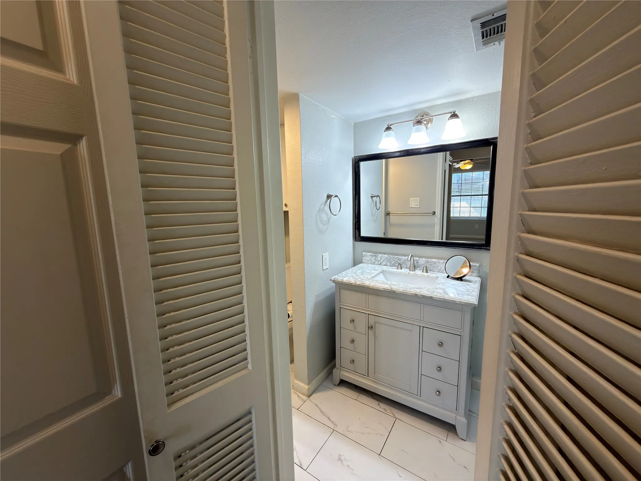 Condominium For Sale in Dallas County , 6108 Abrams Road 414, Dallas, Texas 75231, 1 Bedroom, 1 Bathroom, Garage spaces, 600 Sqft, built in 1980, mls#21208947, Real Estate Agent in Dallas, Homes For Sale in Dallas county, Homes For Sale in Dallas, Realtor in Dallas Texas, Real Estate Brokerage Independent Realty Texas, Luminita Cordes Realtor