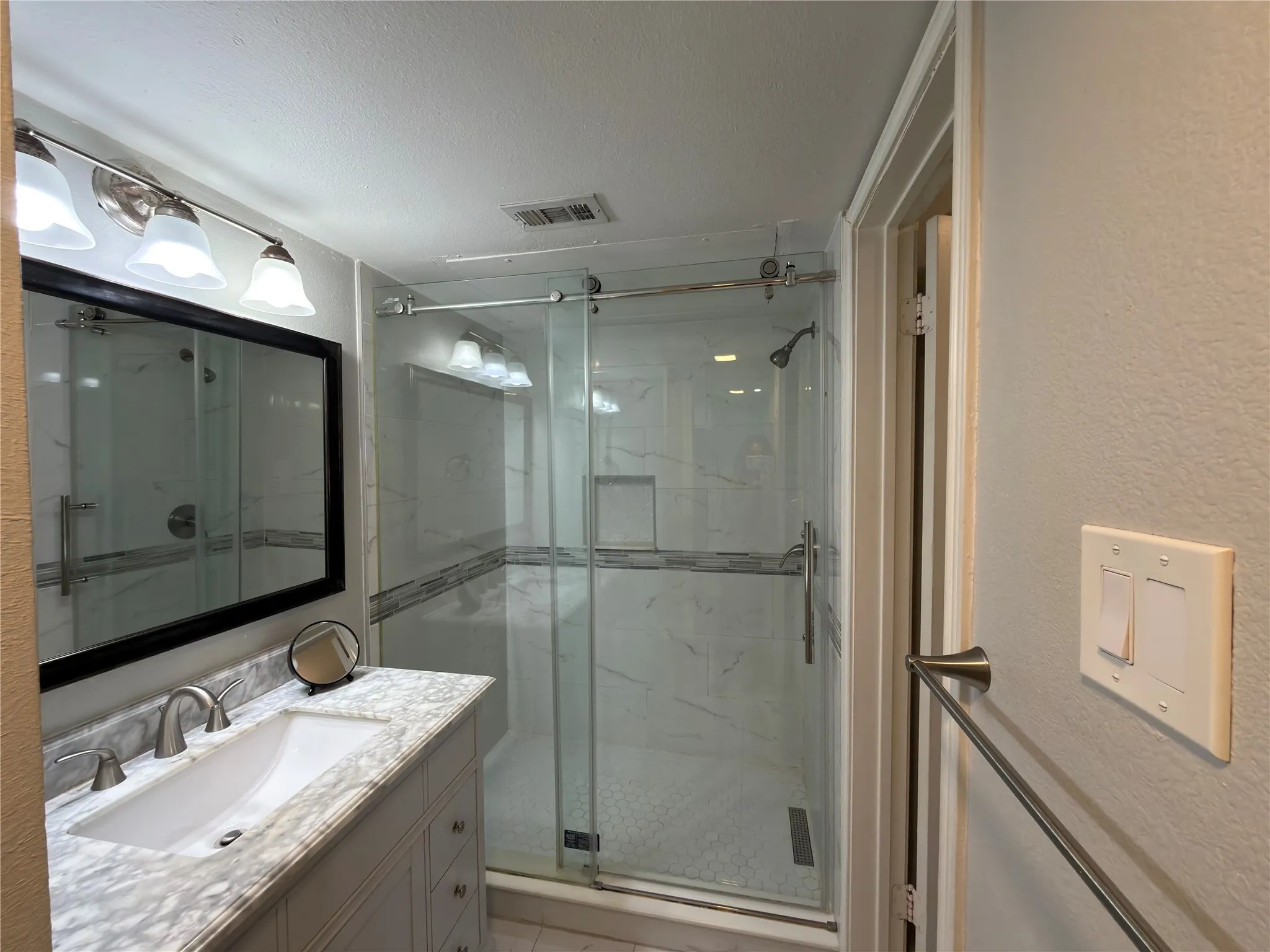 Condominium For Sale in Dallas County , 6108 Abrams Road 414, Dallas, Texas 75231, 1 Bedroom, 1 Bathroom, Garage spaces, 600 Sqft, built in 1980, mls#21208947, Real Estate Agent in Dallas, Homes For Sale in Dallas county, Homes For Sale in Dallas, Realtor in Dallas Texas, Real Estate Brokerage Independent Realty Texas, Luminita Cordes Realtor