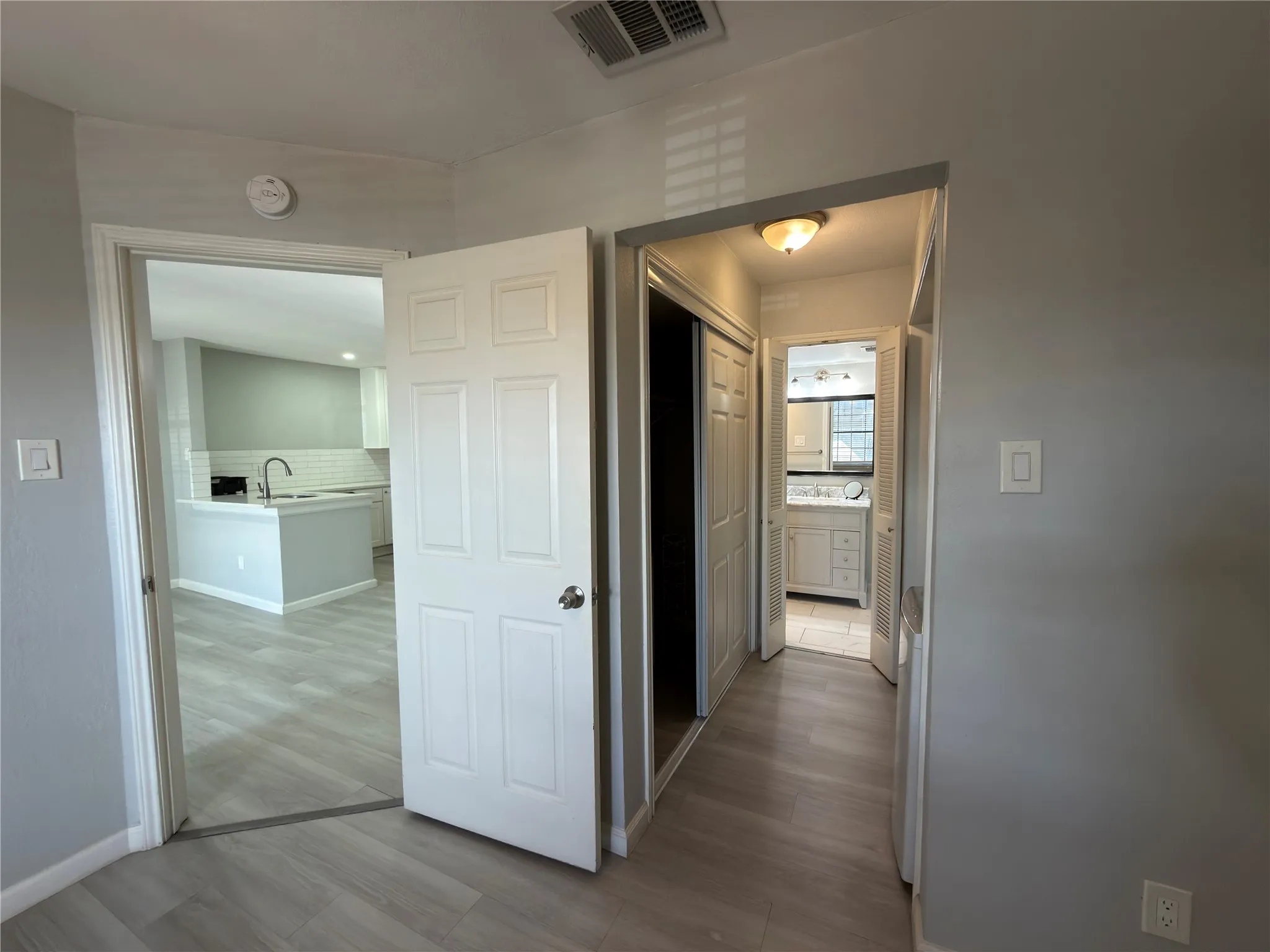 Condominium For Sale in Dallas County , 6108 Abrams Road 414, Dallas, Texas 75231, 1 Bedroom, 1 Bathroom, Garage spaces, 600 Sqft, built in 1980, mls#21208947, Real Estate Agent in Dallas, Homes For Sale in Dallas county, Homes For Sale in Dallas, Realtor in Dallas Texas, Real Estate Brokerage Independent Realty Texas, Luminita Cordes Realtor
