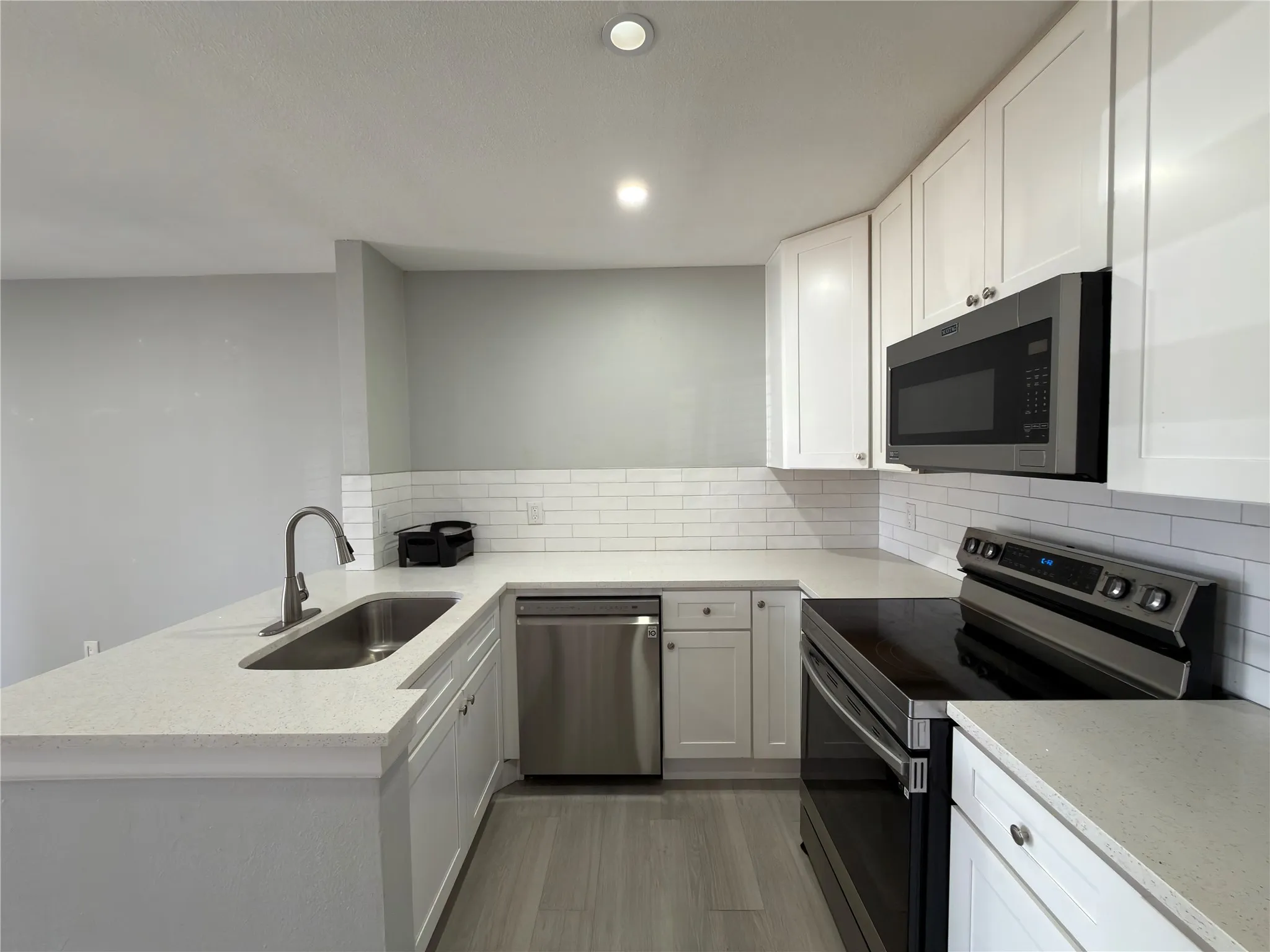 Condominium For Sale in Dallas County , 6108 Abrams Road 414, Dallas, Texas 75231, 1 Bedroom, 1 Bathroom, Garage spaces, 600 Sqft, built in 1980, mls#21208947, Real Estate Agent in Dallas, Homes For Sale in Dallas county, Homes For Sale in Dallas, Realtor in Dallas Texas, Real Estate Brokerage Independent Realty Texas, Luminita Cordes Realtor