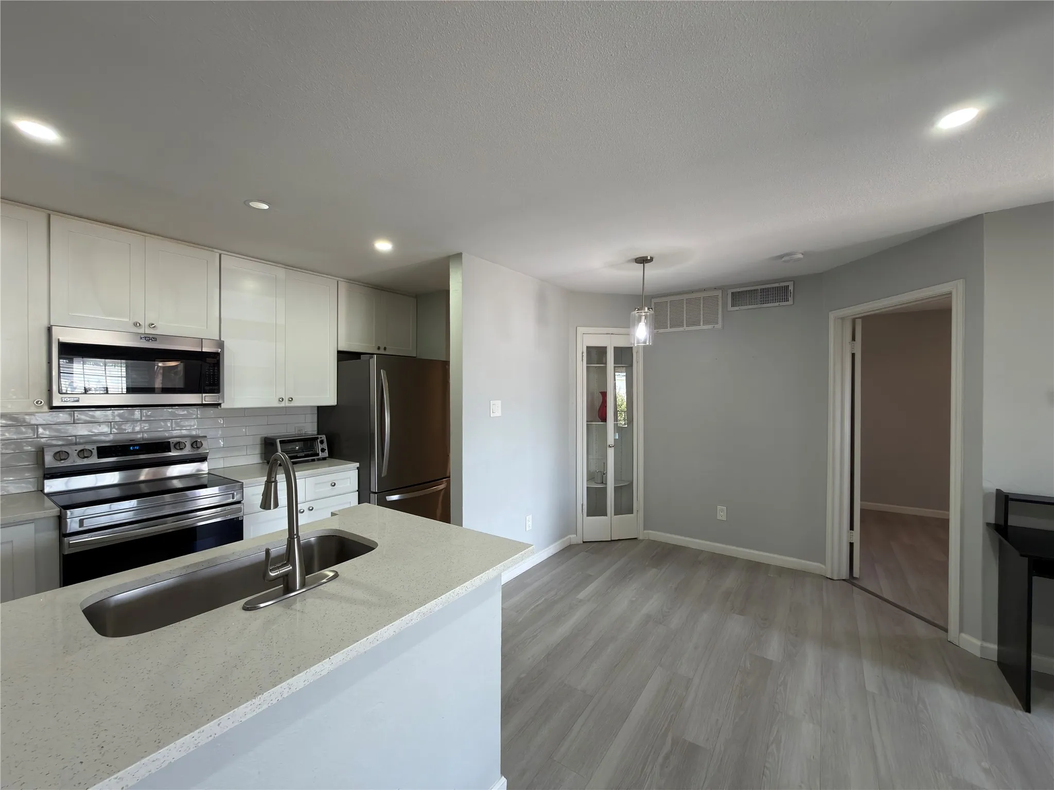 Condominium For Sale in Dallas County , 6108 Abrams Road 414, Dallas, Texas 75231, 1 Bedroom, 1 Bathroom, Garage spaces, 600 Sqft, built in 1980, mls#21208947, Real Estate Agent in Dallas, Homes For Sale in Dallas county, Homes For Sale in Dallas, Realtor in Dallas Texas, Real Estate Brokerage Independent Realty Texas, Luminita Cordes Realtor