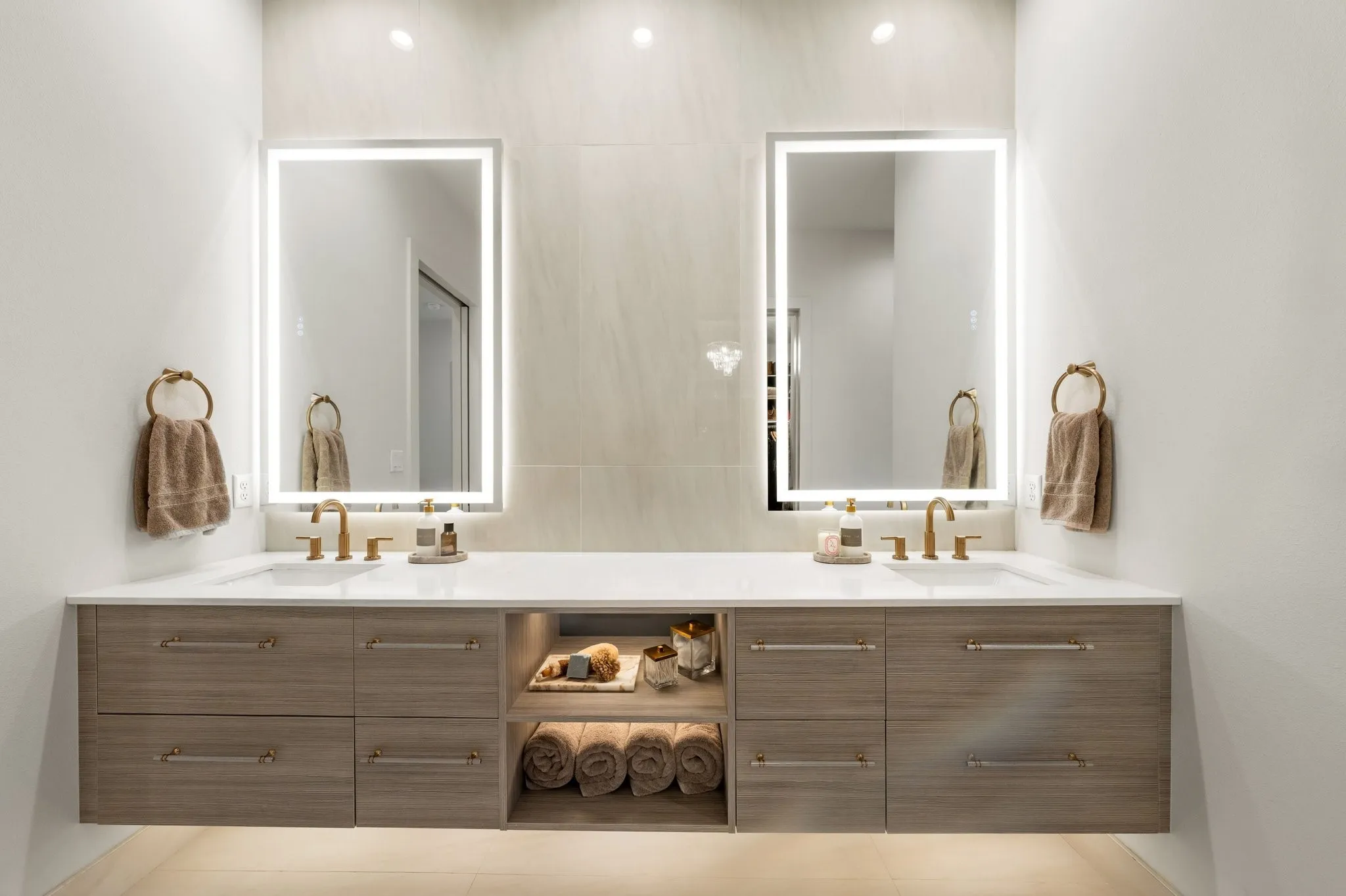 Full bath with double lighted vanity and tile walls