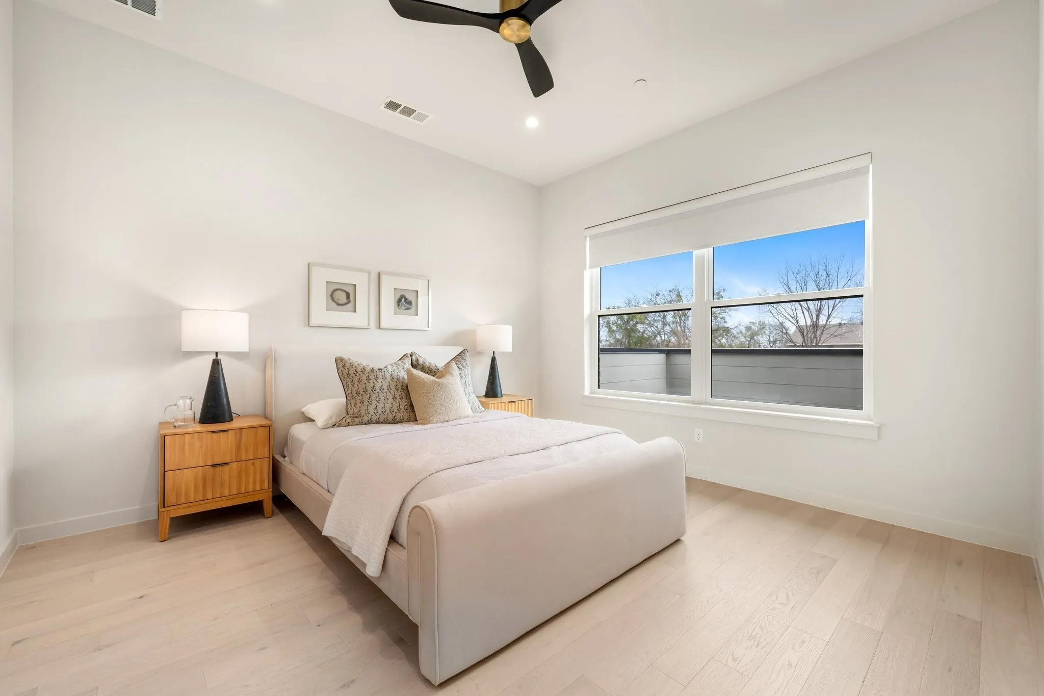 Large Bedroom featuring light wood-style flooring, ceiling fan, and recessed lighting