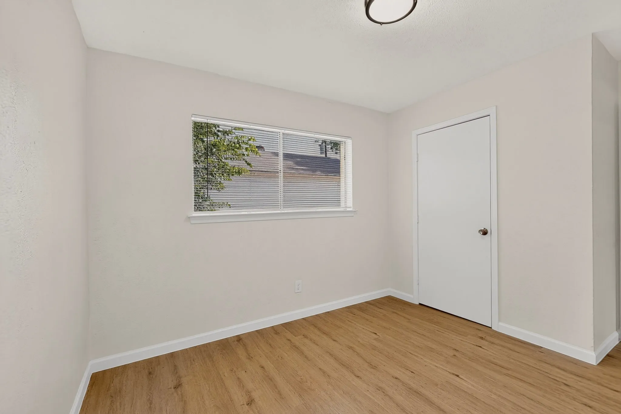 Single Family Residence For Sale in Tarrant County , 1304 Glynn Oaks Drive, Arlington, Texas 76010, 3 Bedroom, 2 Bathroom, 1 Garage spaces, 1,006 Sqft, built in 1964, mls#21209134, Real Estate Agent in Arlington, Homes For Sale in Tarrant county, Homes For Sale in Arlington, Realtor in Arlington Texas, Real Estate Brokerage Independent Realty Texas, Luminita Cordes Realtor