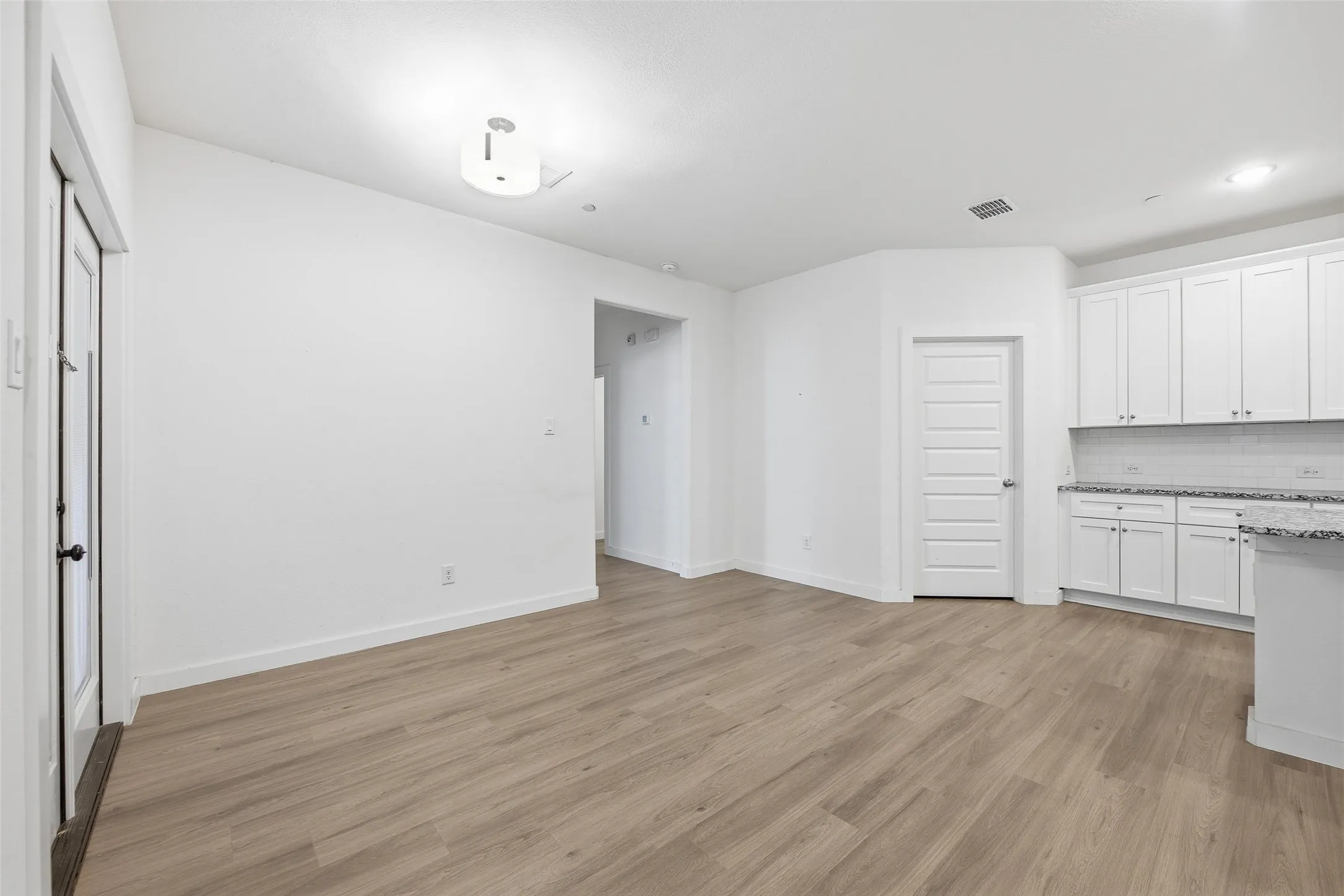 Single Family Residence For Sale in Tarrant County , 4705 Sunny Pathway, Haltom City, Texas 76117, 3 Bedroom, 2 Bathroom, 2 Garage spaces, 1,566 Sqft, built in 2021, Preowned, mls#21207056, Real Estate Agent in Haltom City, Homes For Sale in Tarrant county, Homes For Sale in Haltom City, Realtor in Haltom City Texas, Real Estate Brokerage Independent Realty Texas, Luminita Cordes Realtor