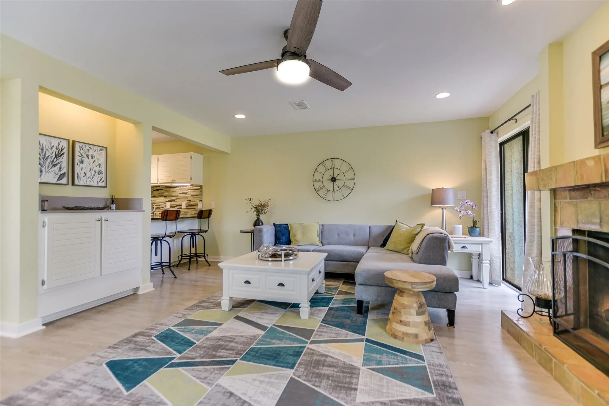 Townhouse For Sale in Llano County , 402 Lost Echo 8, Horseshoe Bay, Texas 78657, 3 Bedroom, 4 Bathroom, Garage spaces, 2,146 Sqft, built in 1987, mls#21209181, Real Estate Agent in Horseshoe Bay, Homes For Sale in Llano county, Homes For Sale in Horseshoe Bay, Realtor in Horseshoe Bay Texas, Real Estate Brokerage Independent Realty Texas, Luminita Cordes Realtor