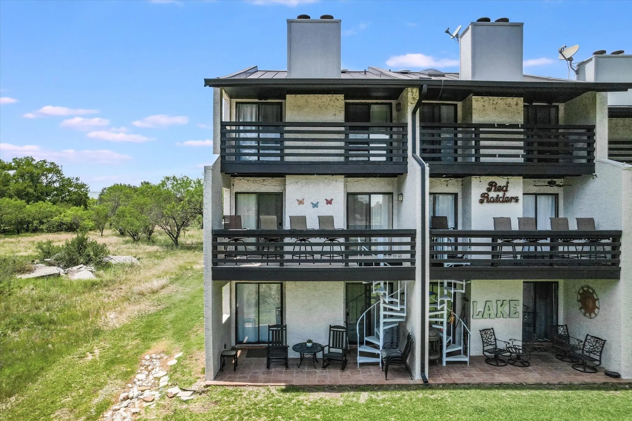 Townhouse For Sale in Llano County , 402 Lost Echo 8, Horseshoe Bay, Texas 78657, 3 Bedroom, 4 Bathroom, Garage spaces, 2,146 Sqft, built in 1987, mls#21209181, Real Estate Agent in Horseshoe Bay, Homes For Sale in Llano county, Homes For Sale in Horseshoe Bay, Realtor in Horseshoe Bay Texas, Real Estate Brokerage Independent Realty Texas, Luminita Cordes Realtor