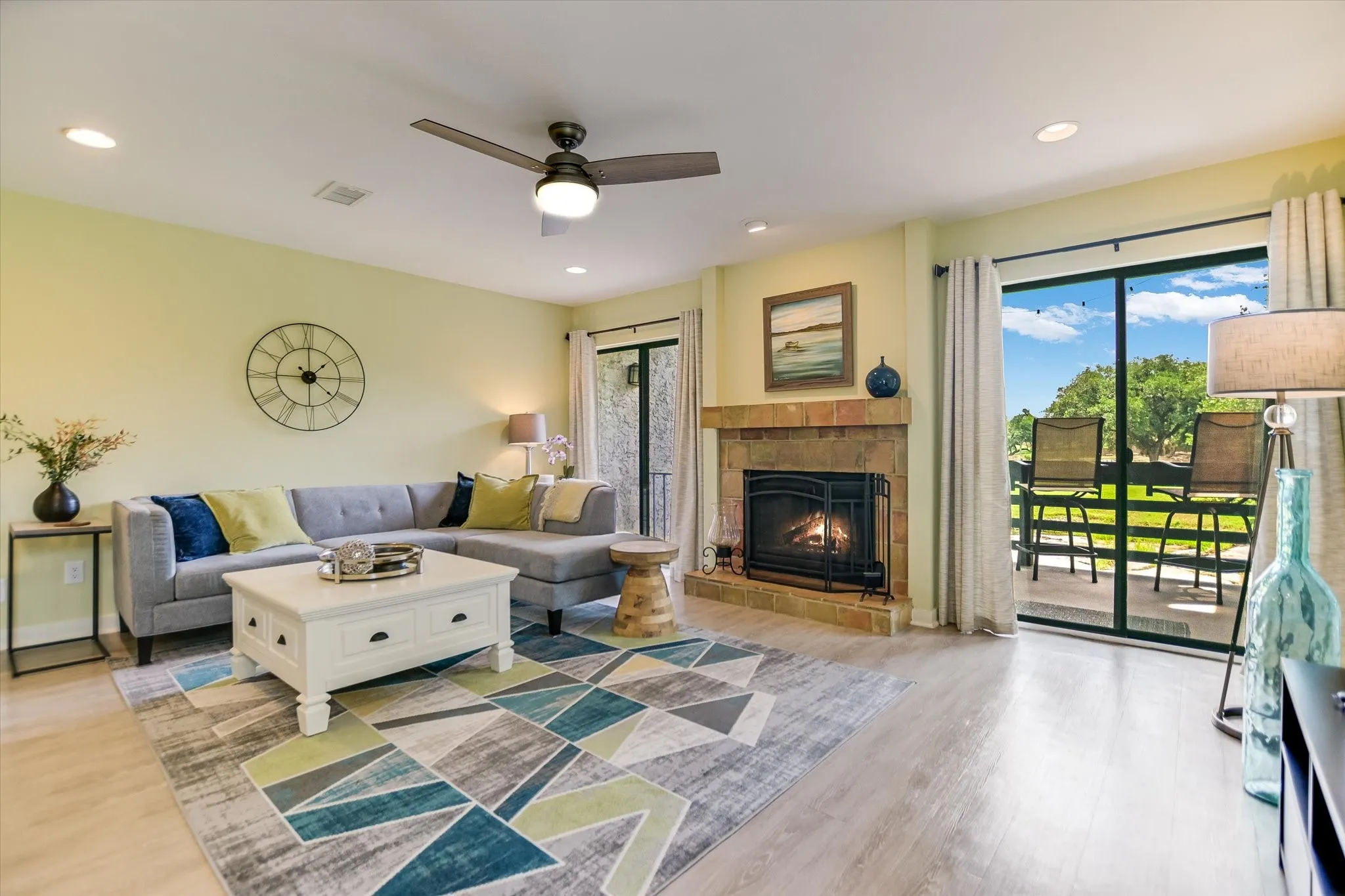 Townhouse For Sale in Llano County , 402 Lost Echo 8, Horseshoe Bay, Texas 78657, 3 Bedroom, 4 Bathroom, Garage spaces, 2,146 Sqft, built in 1987, mls#21209181, Real Estate Agent in Horseshoe Bay, Homes For Sale in Llano county, Homes For Sale in Horseshoe Bay, Realtor in Horseshoe Bay Texas, Real Estate Brokerage Independent Realty Texas, Luminita Cordes Realtor