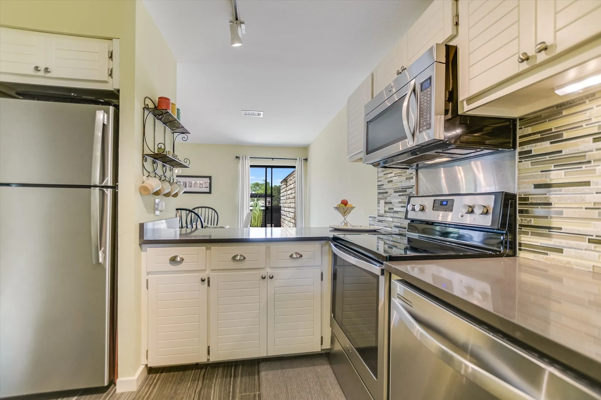 Townhouse For Sale in Llano County , 402 Lost Echo 8, Horseshoe Bay, Texas 78657, 3 Bedroom, 4 Bathroom, Garage spaces, 2,146 Sqft, built in 1987, mls#21209181, Real Estate Agent in Horseshoe Bay, Homes For Sale in Llano county, Homes For Sale in Horseshoe Bay, Realtor in Horseshoe Bay Texas, Real Estate Brokerage Independent Realty Texas, Luminita Cordes Realtor