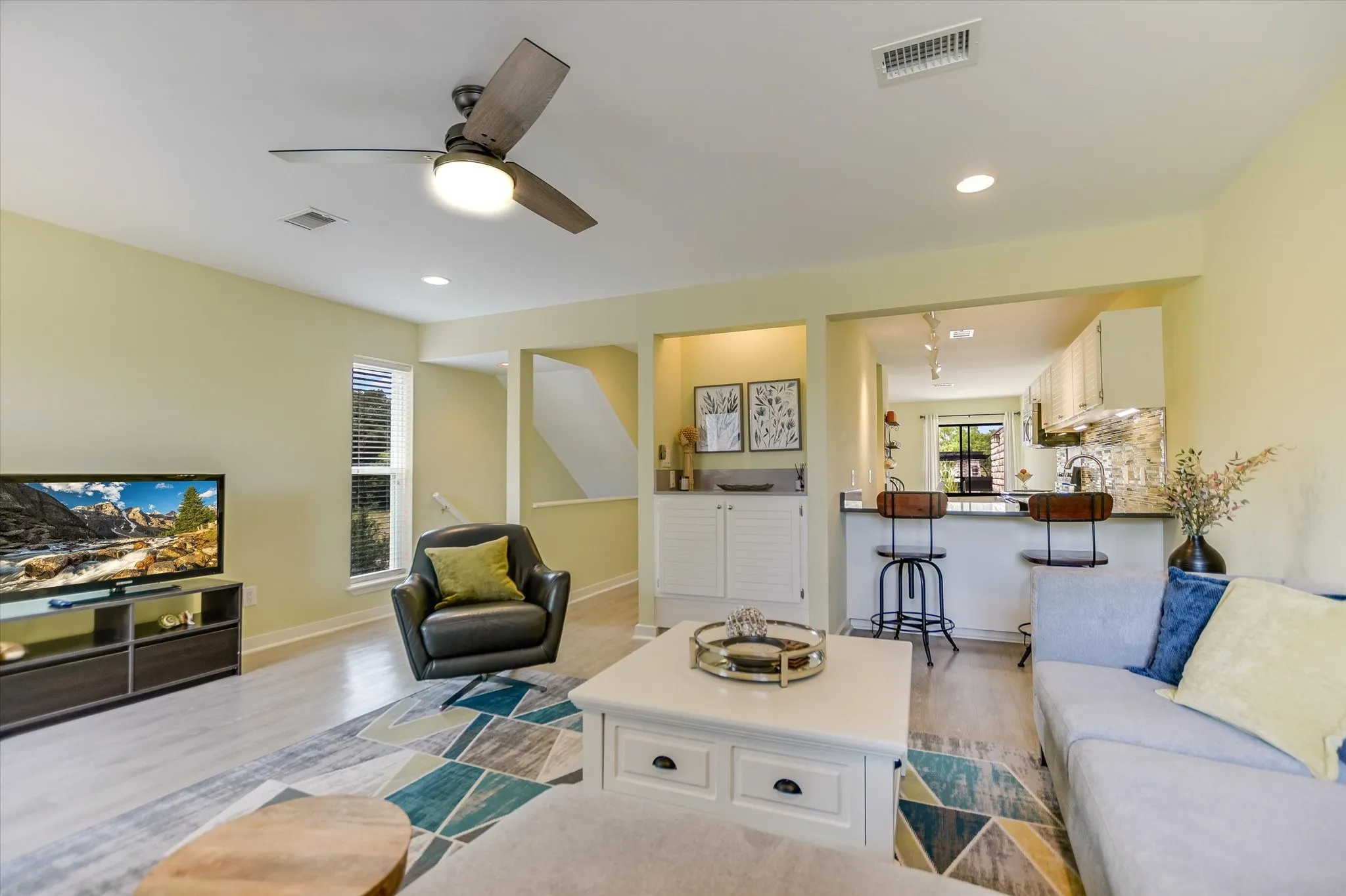 Townhouse For Sale in Llano County , 402 Lost Echo 8, Horseshoe Bay, Texas 78657, 3 Bedroom, 4 Bathroom, Garage spaces, 2,146 Sqft, built in 1987, mls#21209181, Real Estate Agent in Horseshoe Bay, Homes For Sale in Llano county, Homes For Sale in Horseshoe Bay, Realtor in Horseshoe Bay Texas, Real Estate Brokerage Independent Realty Texas, Luminita Cordes Realtor