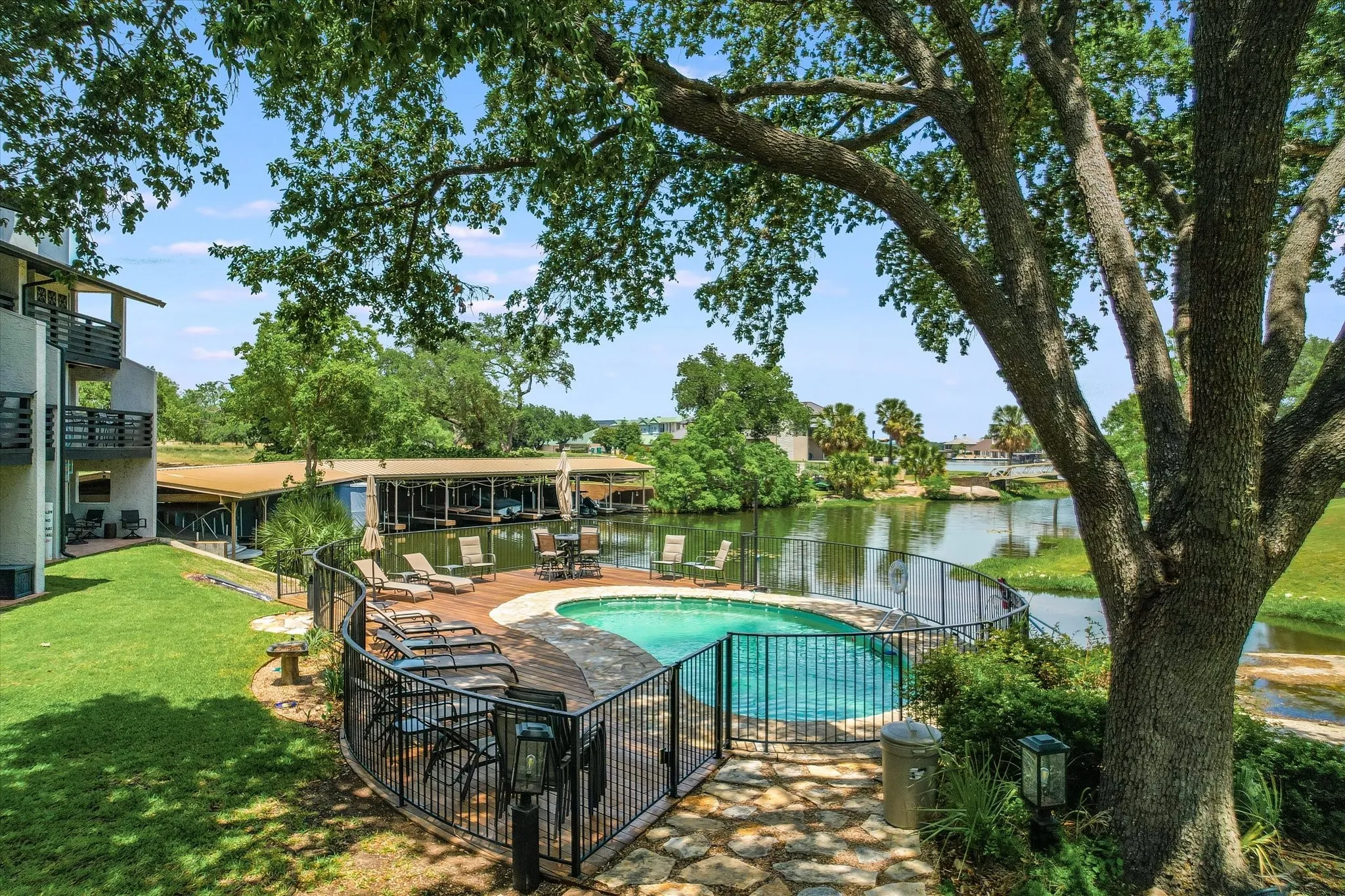 Townhouse For Sale in Llano County , 402 Lost Echo 8, Horseshoe Bay, Texas 78657, 3 Bedroom, 4 Bathroom, Garage spaces, 2,146 Sqft, built in 1987, mls#21209181, Real Estate Agent in Horseshoe Bay, Homes For Sale in Llano county, Homes For Sale in Horseshoe Bay, Realtor in Horseshoe Bay Texas, Real Estate Brokerage Independent Realty Texas, Luminita Cordes Realtor