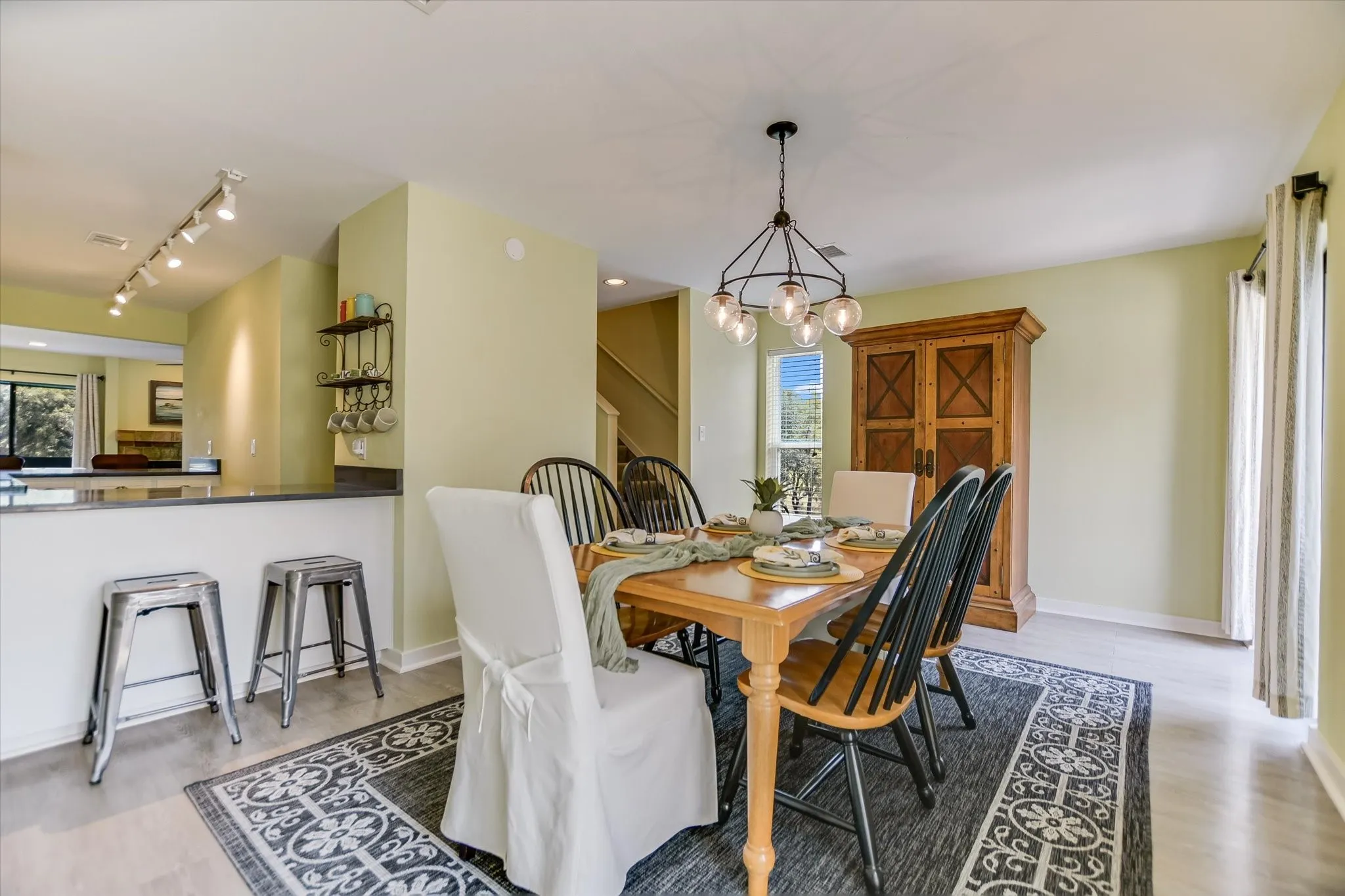 Townhouse For Sale in Llano County , 402 Lost Echo 8, Horseshoe Bay, Texas 78657, 3 Bedroom, 4 Bathroom, Garage spaces, 2,146 Sqft, built in 1987, mls#21209181, Real Estate Agent in Horseshoe Bay, Homes For Sale in Llano county, Homes For Sale in Horseshoe Bay, Realtor in Horseshoe Bay Texas, Real Estate Brokerage Independent Realty Texas, Luminita Cordes Realtor
