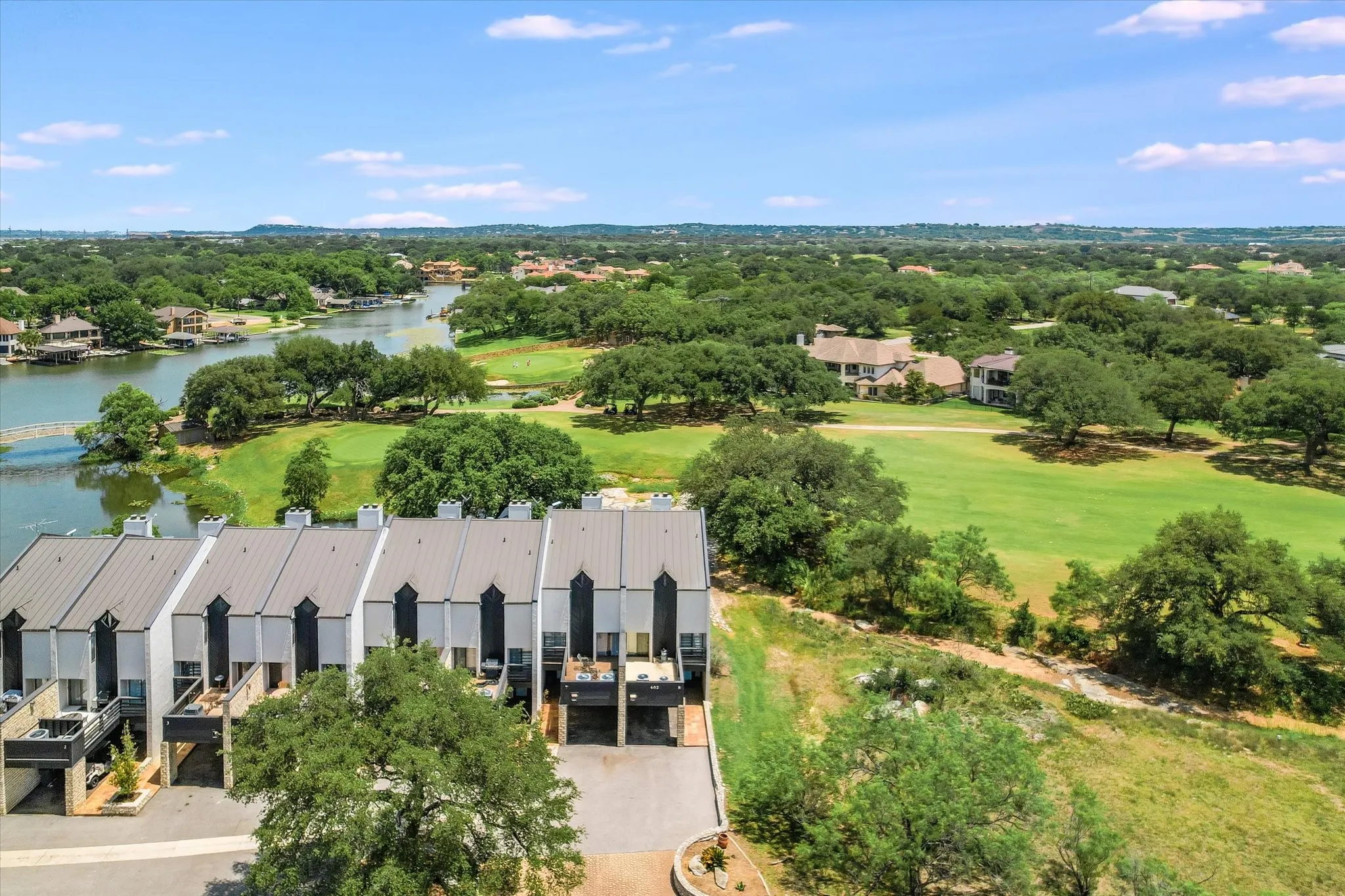 Townhouse For Sale in Llano County , 402 Lost Echo 8, Horseshoe Bay, Texas 78657, 3 Bedroom, 4 Bathroom, Garage spaces, 2,146 Sqft, built in 1987, mls#21209181, Real Estate Agent in Horseshoe Bay, Homes For Sale in Llano county, Homes For Sale in Horseshoe Bay, Realtor in Horseshoe Bay Texas, Real Estate Brokerage Independent Realty Texas, Luminita Cordes Realtor