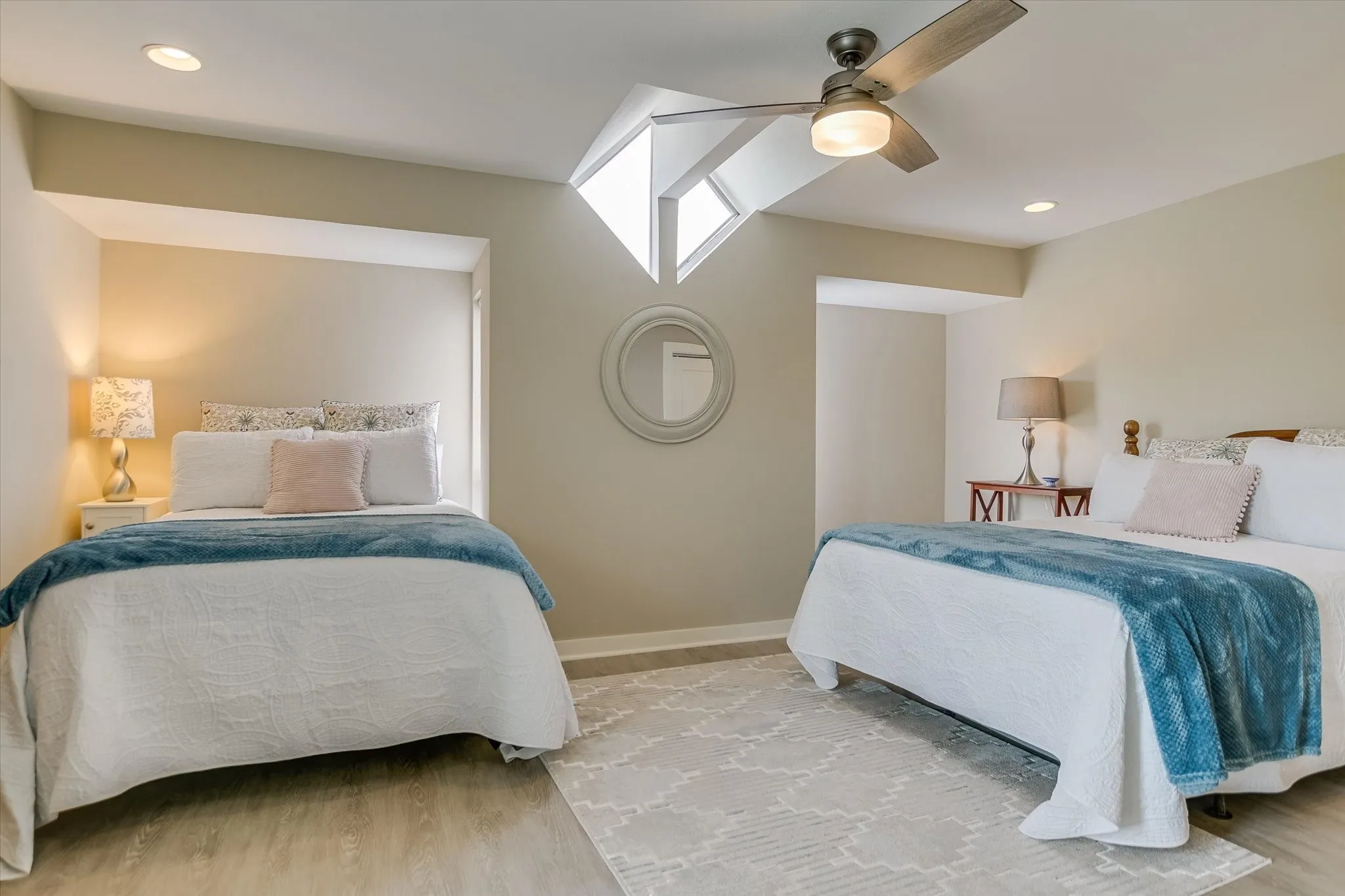 Townhouse For Sale in Llano County , 402 Lost Echo 8, Horseshoe Bay, Texas 78657, 3 Bedroom, 4 Bathroom, Garage spaces, 2,146 Sqft, built in 1987, mls#21209181, Real Estate Agent in Horseshoe Bay, Homes For Sale in Llano county, Homes For Sale in Horseshoe Bay, Realtor in Horseshoe Bay Texas, Real Estate Brokerage Independent Realty Texas, Luminita Cordes Realtor