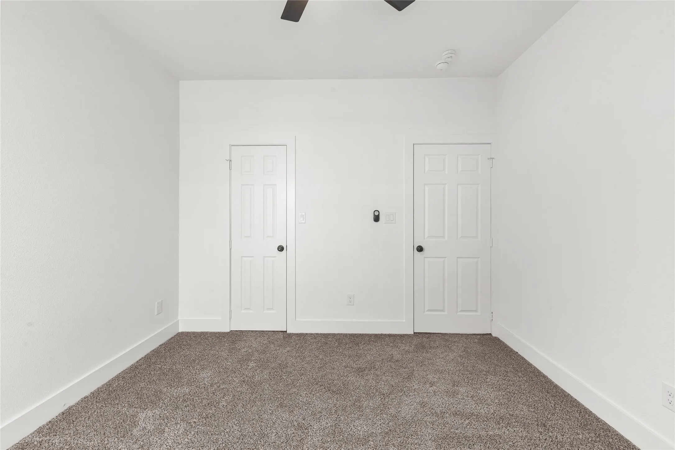 Unfurnished bedroom with carpet flooring and ceiling fan