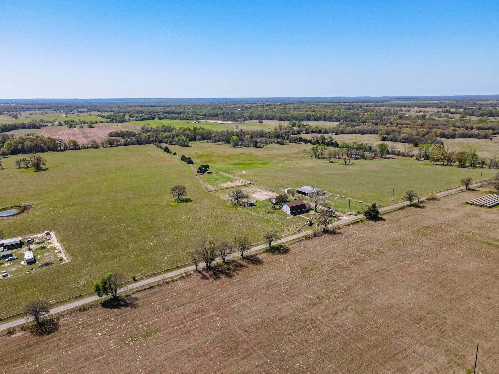 Single Family Residence For Sale in Van Zandt County , 198 Vz County Road 4311, Ben Wheeler, Texas 75754, 4 Bedroom, 4 Bathroom, Garage spaces, 2,836 Sqft, built in 1980, Preowned, mls#21199270, Real Estate Agent in Ben Wheeler, Homes For Sale in Van Zandt county, Homes For Sale in Ben Wheeler, Realtor in Ben Wheeler Texas, Real Estate Brokerage Independent Realty Texas, Luminita Cordes Realtor