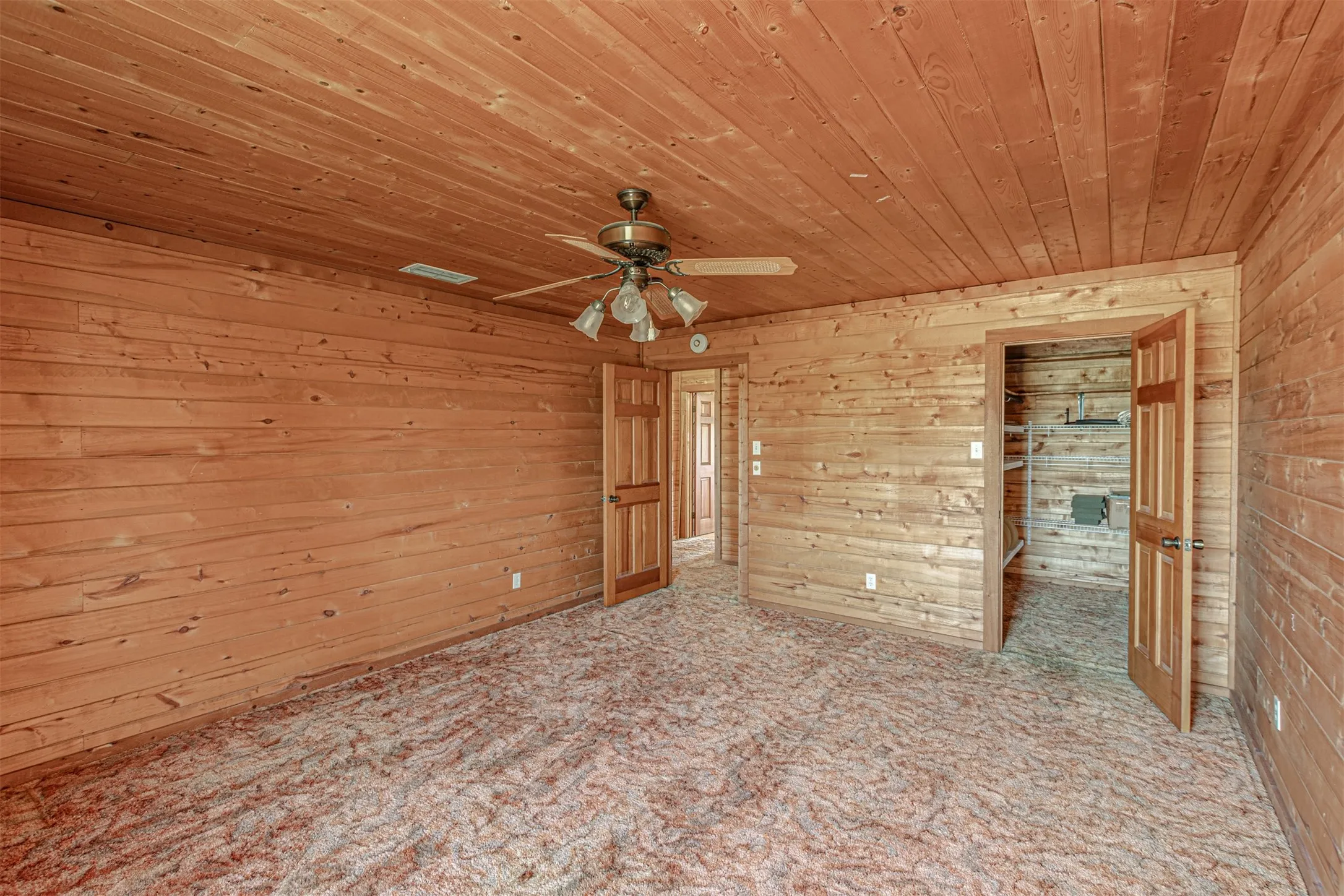 Single Family Residence For Sale in Van Zandt County , 198 Vz County Road 4311, Ben Wheeler, Texas 75754, 4 Bedroom, 4 Bathroom, Garage spaces, 2,836 Sqft, built in 1980, Preowned, mls#21199270, Real Estate Agent in Ben Wheeler, Homes For Sale in Van Zandt county, Homes For Sale in Ben Wheeler, Realtor in Ben Wheeler Texas, Real Estate Brokerage Independent Realty Texas, Luminita Cordes Realtor