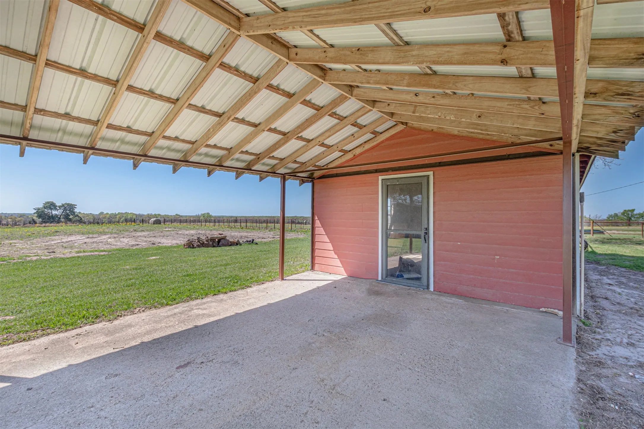 Single Family Residence For Sale in Van Zandt County , 198 Vz County Road 4311, Ben Wheeler, Texas 75754, 4 Bedroom, 4 Bathroom, Garage spaces, 2,836 Sqft, built in 1980, Preowned, mls#21199270, Real Estate Agent in Ben Wheeler, Homes For Sale in Van Zandt county, Homes For Sale in Ben Wheeler, Realtor in Ben Wheeler Texas, Real Estate Brokerage Independent Realty Texas, Luminita Cordes Realtor