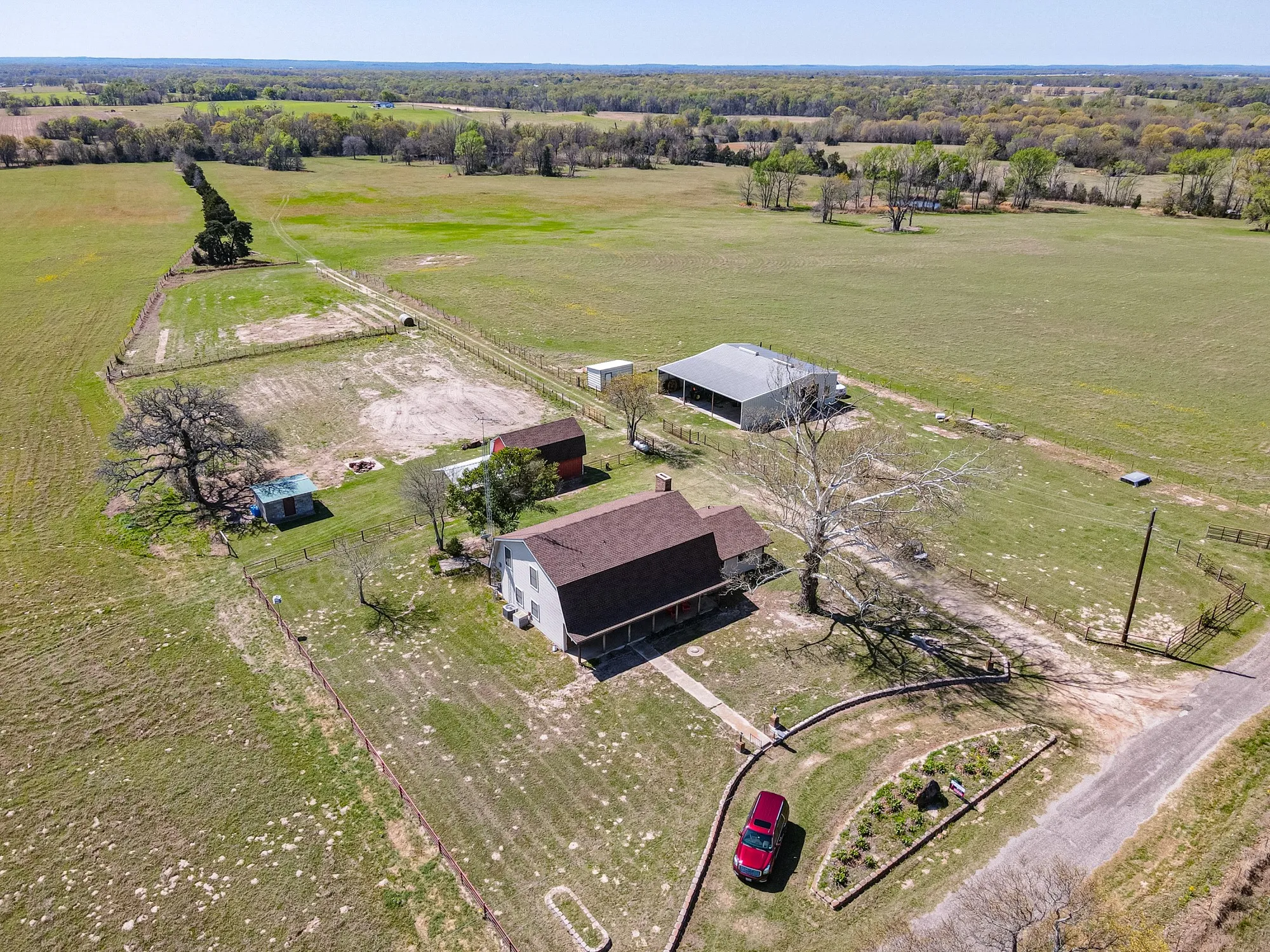 Single Family Residence For Sale in Van Zandt County , 198 Vz County Road 4311, Ben Wheeler, Texas 75754, 4 Bedroom, 4 Bathroom, Garage spaces, 2,836 Sqft, built in 1980, Preowned, mls#21199270, Real Estate Agent in Ben Wheeler, Homes For Sale in Van Zandt county, Homes For Sale in Ben Wheeler, Realtor in Ben Wheeler Texas, Real Estate Brokerage Independent Realty Texas, Luminita Cordes Realtor