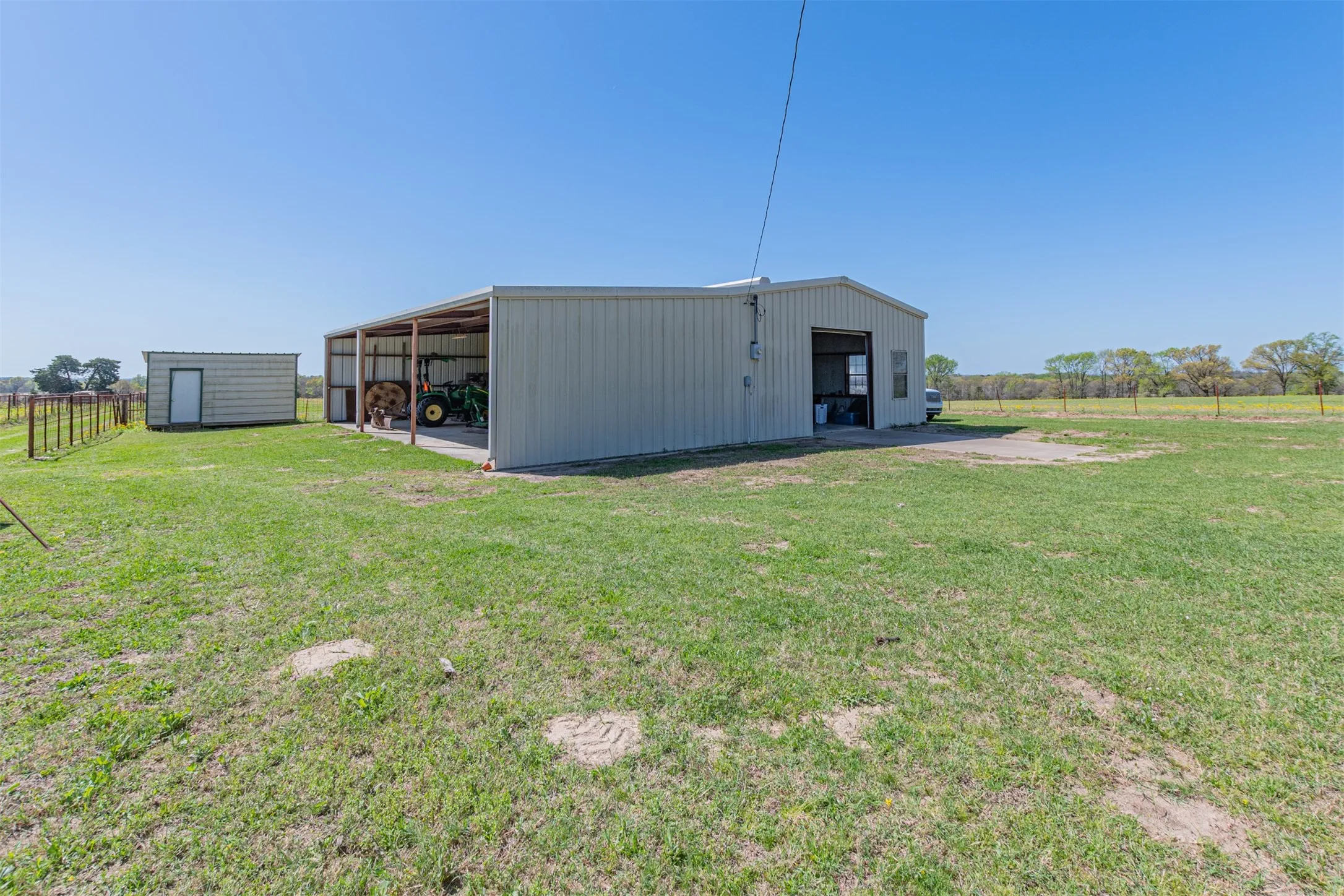 Single Family Residence For Sale in Van Zandt County , 198 Vz County Road 4311, Ben Wheeler, Texas 75754, 4 Bedroom, 4 Bathroom, Garage spaces, 2,836 Sqft, built in 1980, Preowned, mls#21199270, Real Estate Agent in Ben Wheeler, Homes For Sale in Van Zandt county, Homes For Sale in Ben Wheeler, Realtor in Ben Wheeler Texas, Real Estate Brokerage Independent Realty Texas, Luminita Cordes Realtor