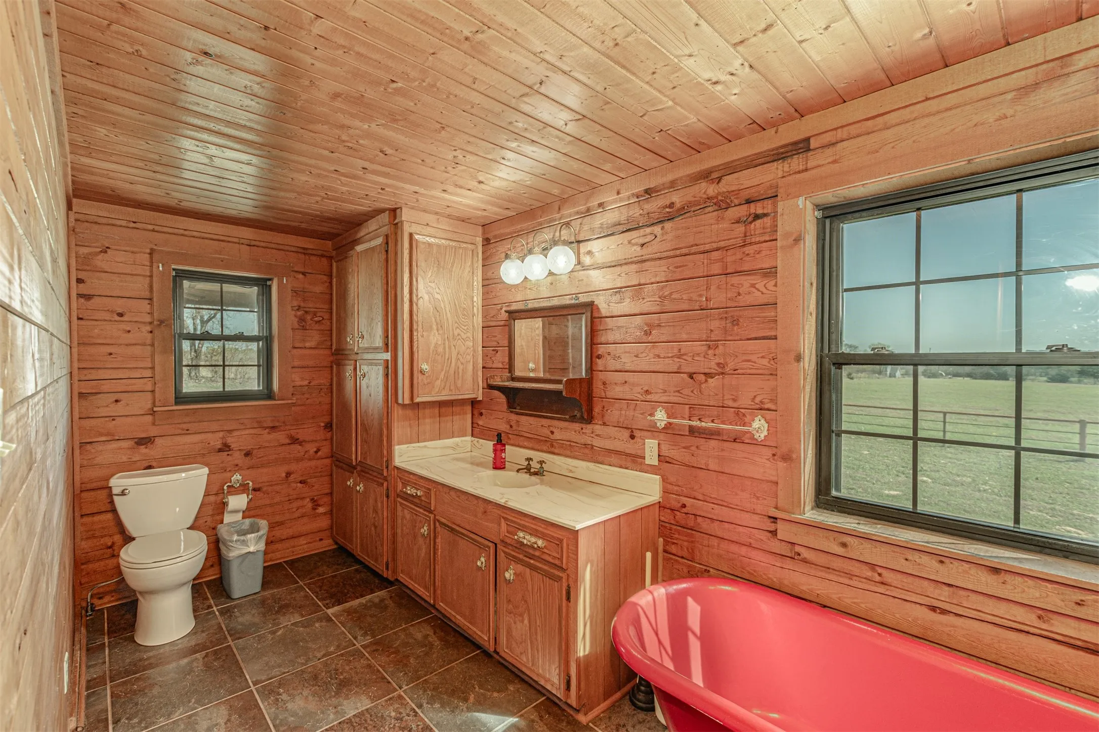 Single Family Residence For Sale in Van Zandt County , 198 Vz County Road 4311, Ben Wheeler, Texas 75754, 4 Bedroom, 4 Bathroom, Garage spaces, 2,836 Sqft, built in 1980, Preowned, mls#21199270, Real Estate Agent in Ben Wheeler, Homes For Sale in Van Zandt county, Homes For Sale in Ben Wheeler, Realtor in Ben Wheeler Texas, Real Estate Brokerage Independent Realty Texas, Luminita Cordes Realtor