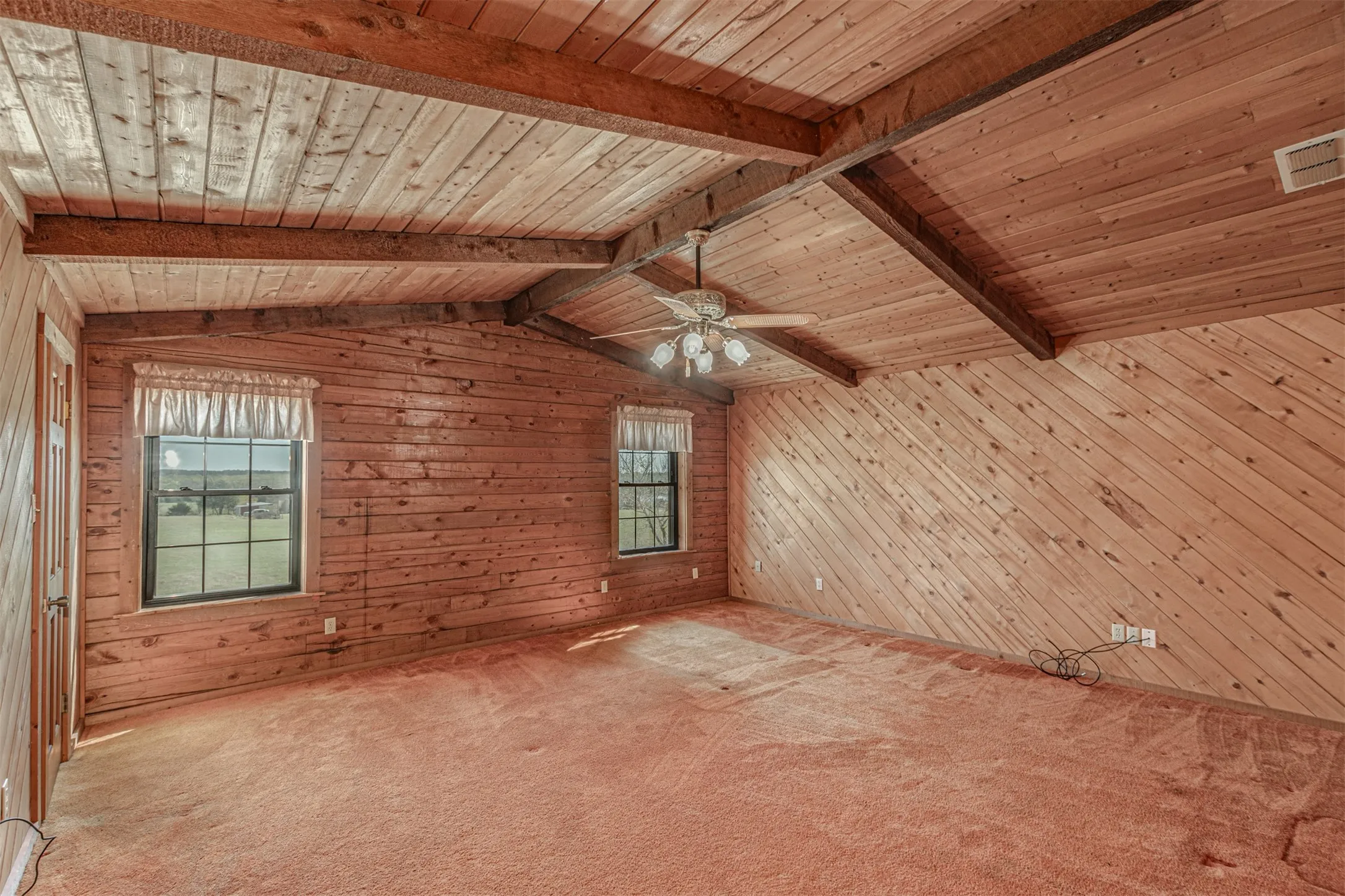 Single Family Residence For Sale in Van Zandt County , 198 Vz County Road 4311, Ben Wheeler, Texas 75754, 4 Bedroom, 4 Bathroom, Garage spaces, 2,836 Sqft, built in 1980, Preowned, mls#21199270, Real Estate Agent in Ben Wheeler, Homes For Sale in Van Zandt county, Homes For Sale in Ben Wheeler, Realtor in Ben Wheeler Texas, Real Estate Brokerage Independent Realty Texas, Luminita Cordes Realtor