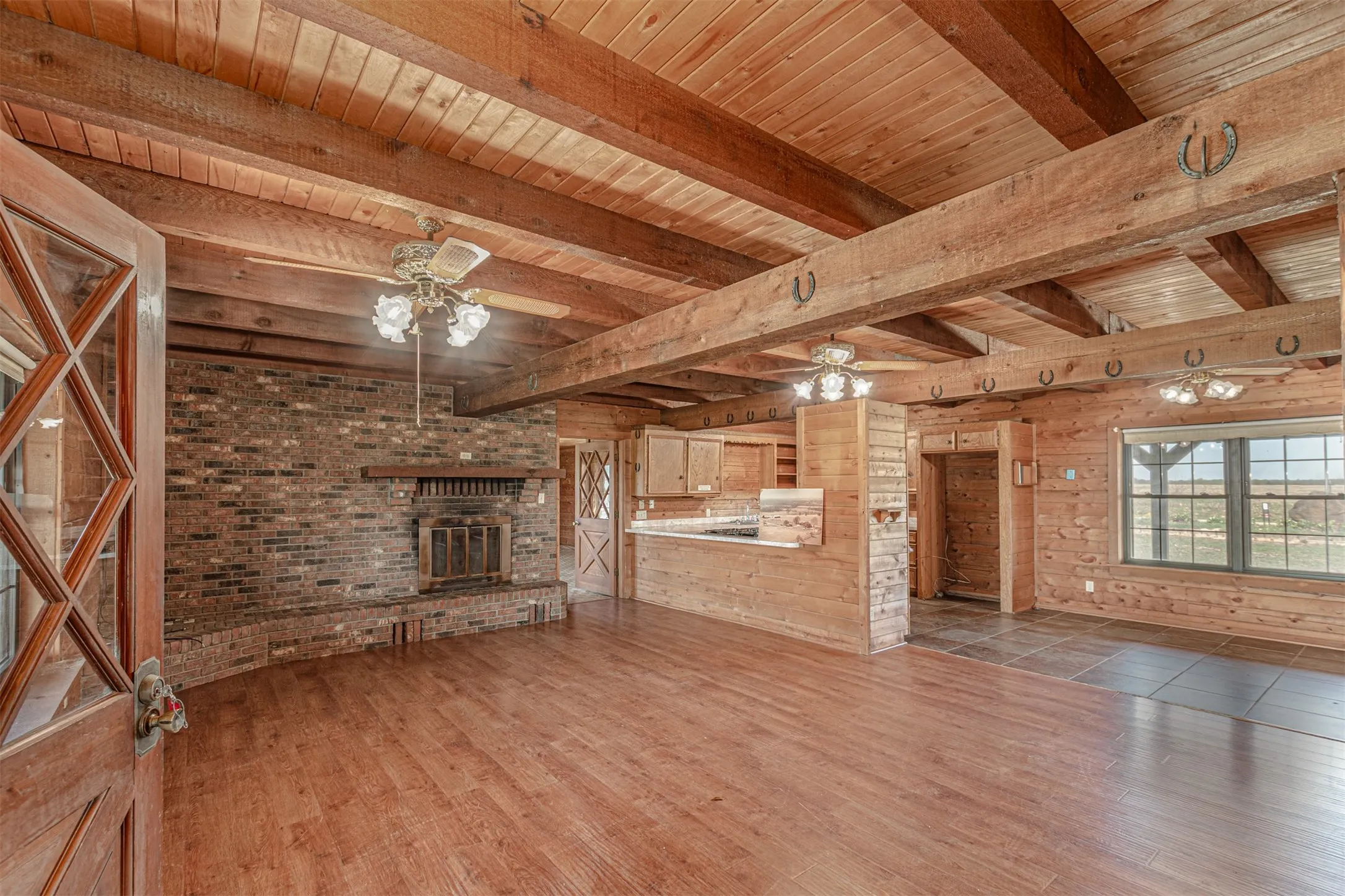 Single Family Residence For Sale in Van Zandt County , 198 Vz County Road 4311, Ben Wheeler, Texas 75754, 4 Bedroom, 4 Bathroom, Garage spaces, 2,836 Sqft, built in 1980, Preowned, mls#21199270, Real Estate Agent in Ben Wheeler, Homes For Sale in Van Zandt county, Homes For Sale in Ben Wheeler, Realtor in Ben Wheeler Texas, Real Estate Brokerage Independent Realty Texas, Luminita Cordes Realtor