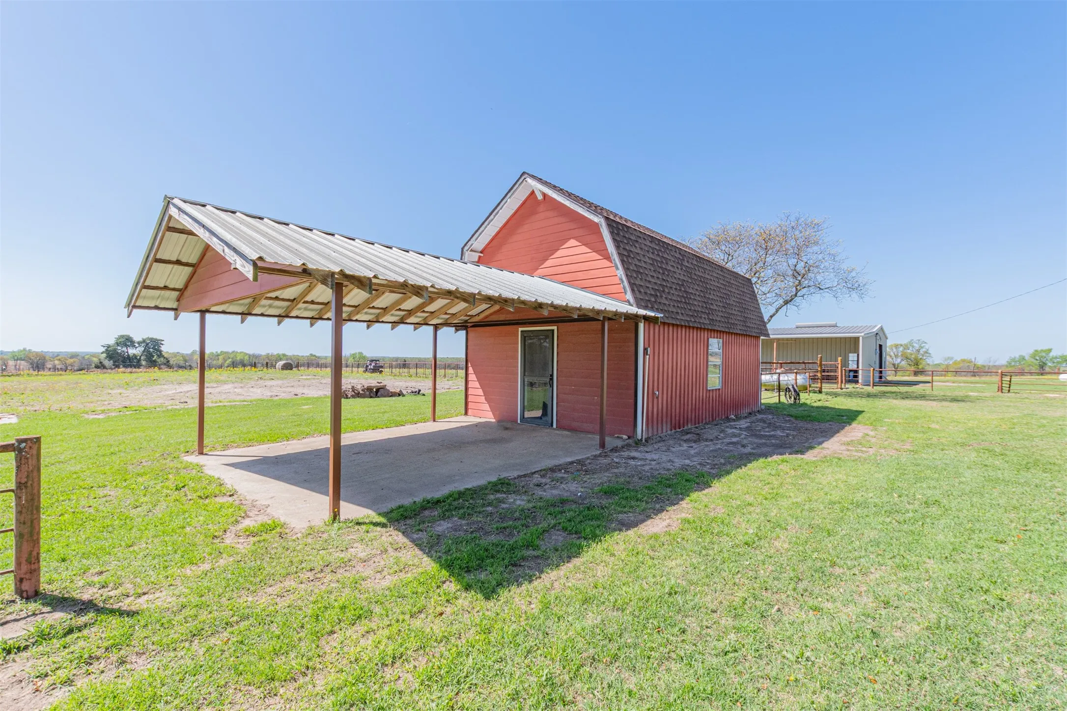 Single Family Residence For Sale in Van Zandt County , 198 Vz County Road 4311, Ben Wheeler, Texas 75754, 4 Bedroom, 4 Bathroom, Garage spaces, 2,836 Sqft, built in 1980, Preowned, mls#21199270, Real Estate Agent in Ben Wheeler, Homes For Sale in Van Zandt county, Homes For Sale in Ben Wheeler, Realtor in Ben Wheeler Texas, Real Estate Brokerage Independent Realty Texas, Luminita Cordes Realtor