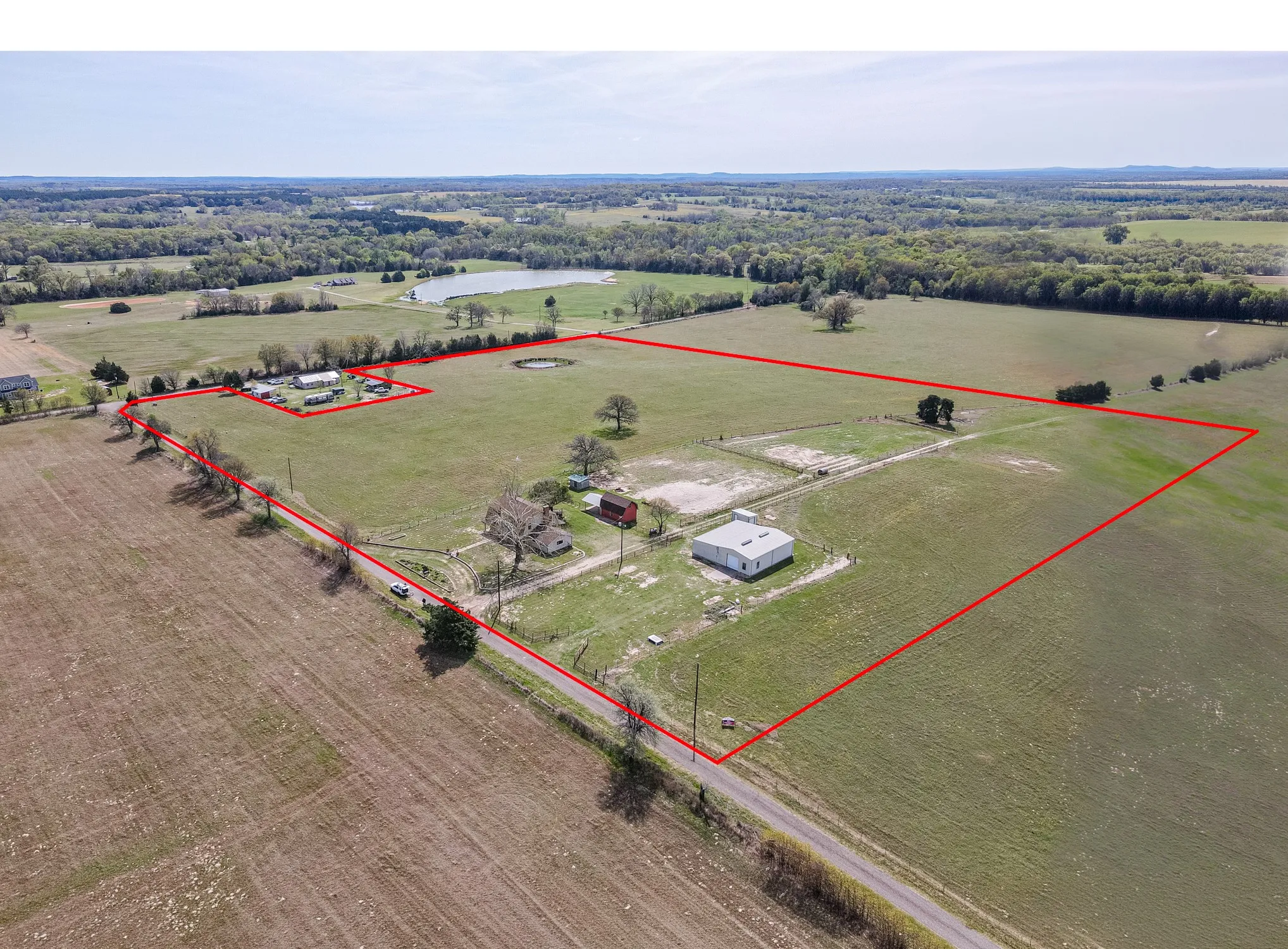 Single Family Residence For Sale in Van Zandt County , 198 Vz County Road 4311, Ben Wheeler, Texas 75754, 4 Bedroom, 4 Bathroom, Garage spaces, 2,836 Sqft, built in 1980, Preowned, mls#21199270, Real Estate Agent in Ben Wheeler, Homes For Sale in Van Zandt county, Homes For Sale in Ben Wheeler, Realtor in Ben Wheeler Texas, Real Estate Brokerage Independent Realty Texas, Luminita Cordes Realtor