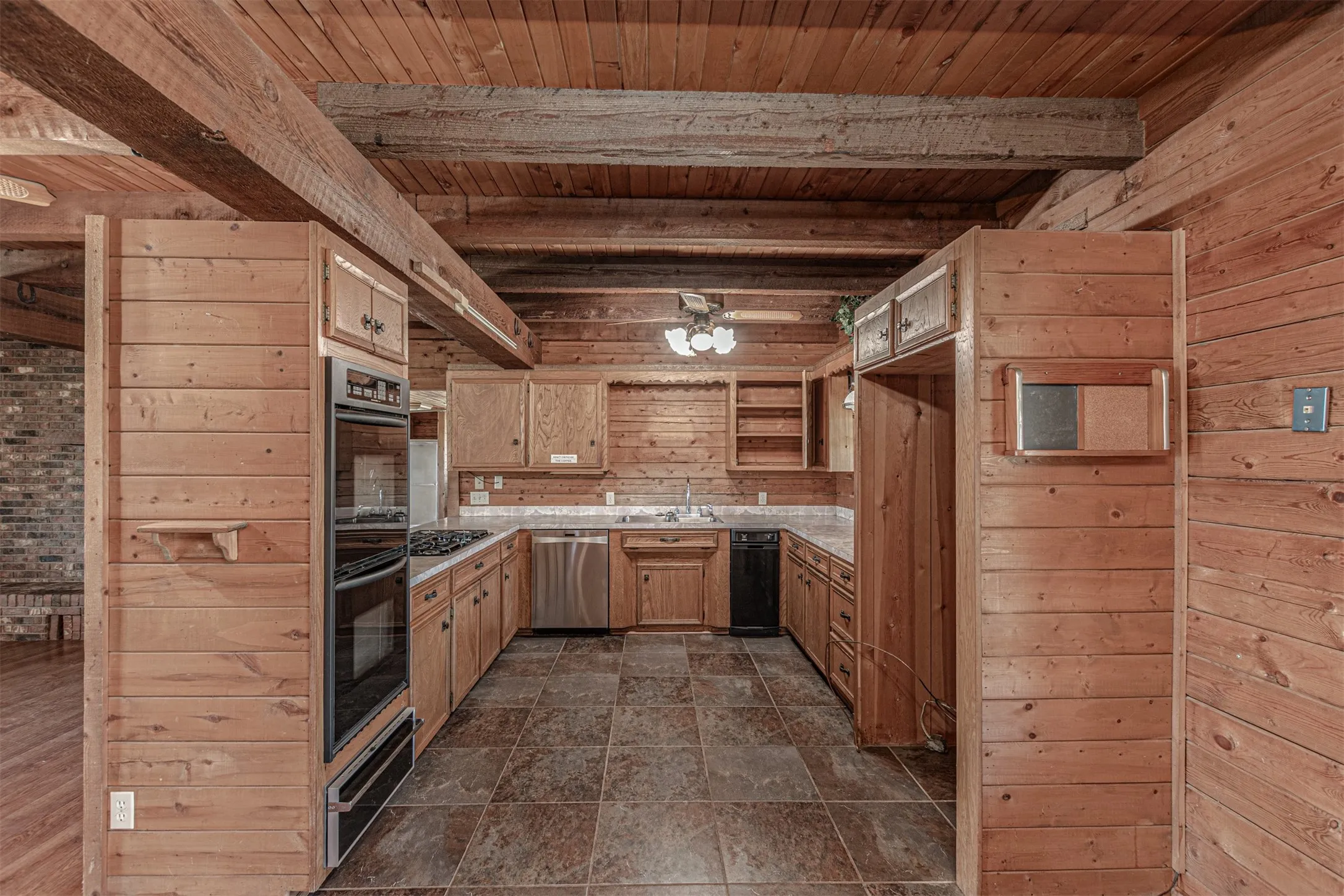 Single Family Residence For Sale in Van Zandt County , 198 Vz County Road 4311, Ben Wheeler, Texas 75754, 4 Bedroom, 4 Bathroom, Garage spaces, 2,836 Sqft, built in 1980, Preowned, mls#21199270, Real Estate Agent in Ben Wheeler, Homes For Sale in Van Zandt county, Homes For Sale in Ben Wheeler, Realtor in Ben Wheeler Texas, Real Estate Brokerage Independent Realty Texas, Luminita Cordes Realtor