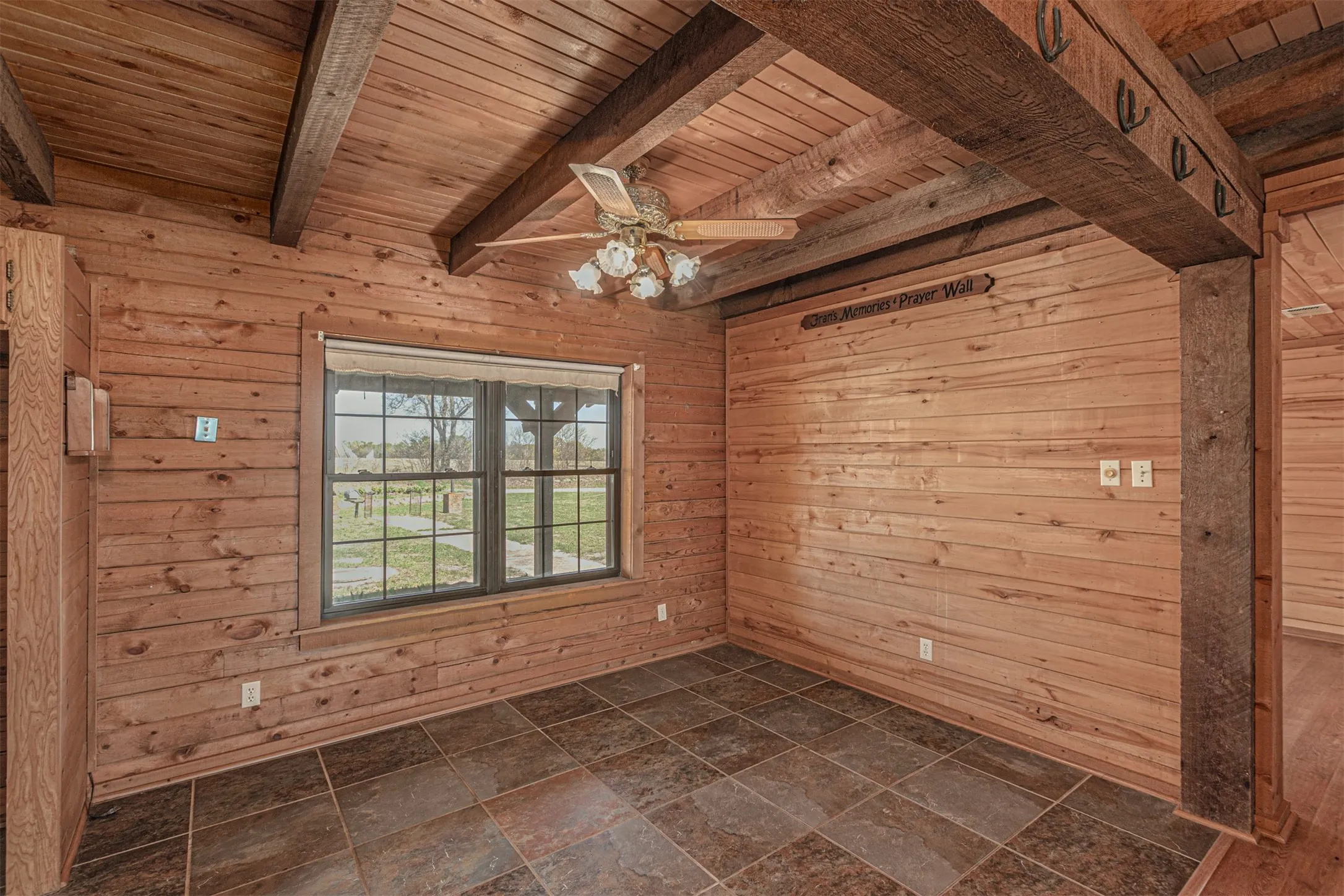Single Family Residence For Sale in Van Zandt County , 198 Vz County Road 4311, Ben Wheeler, Texas 75754, 4 Bedroom, 4 Bathroom, Garage spaces, 2,836 Sqft, built in 1980, Preowned, mls#21199270, Real Estate Agent in Ben Wheeler, Homes For Sale in Van Zandt county, Homes For Sale in Ben Wheeler, Realtor in Ben Wheeler Texas, Real Estate Brokerage Independent Realty Texas, Luminita Cordes Realtor
