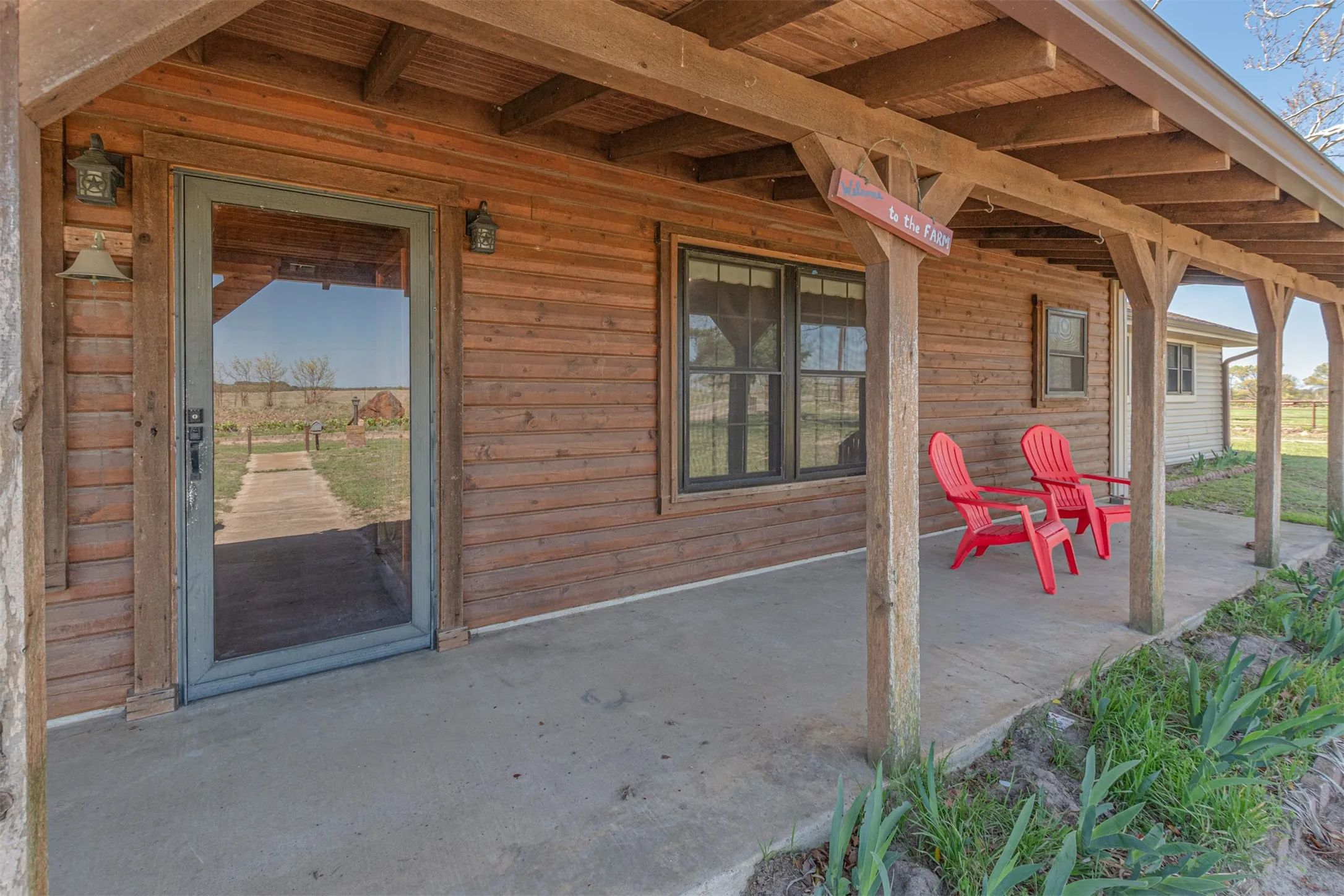 Single Family Residence For Sale in Van Zandt County , 198 Vz County Road 4311, Ben Wheeler, Texas 75754, 4 Bedroom, 4 Bathroom, Garage spaces, 2,836 Sqft, built in 1980, Preowned, mls#21199270, Real Estate Agent in Ben Wheeler, Homes For Sale in Van Zandt county, Homes For Sale in Ben Wheeler, Realtor in Ben Wheeler Texas, Real Estate Brokerage Independent Realty Texas, Luminita Cordes Realtor
