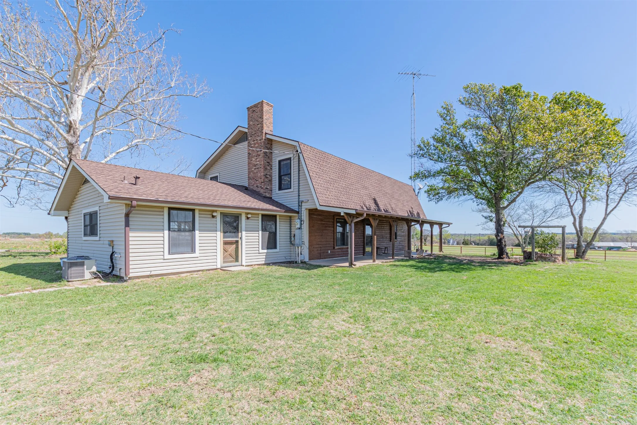 Single Family Residence For Sale in Van Zandt County , 198 Vz County Road 4311, Ben Wheeler, Texas 75754, 4 Bedroom, 4 Bathroom, Garage spaces, 2,836 Sqft, built in 1980, Preowned, mls#21199270, Real Estate Agent in Ben Wheeler, Homes For Sale in Van Zandt county, Homes For Sale in Ben Wheeler, Realtor in Ben Wheeler Texas, Real Estate Brokerage Independent Realty Texas, Luminita Cordes Realtor