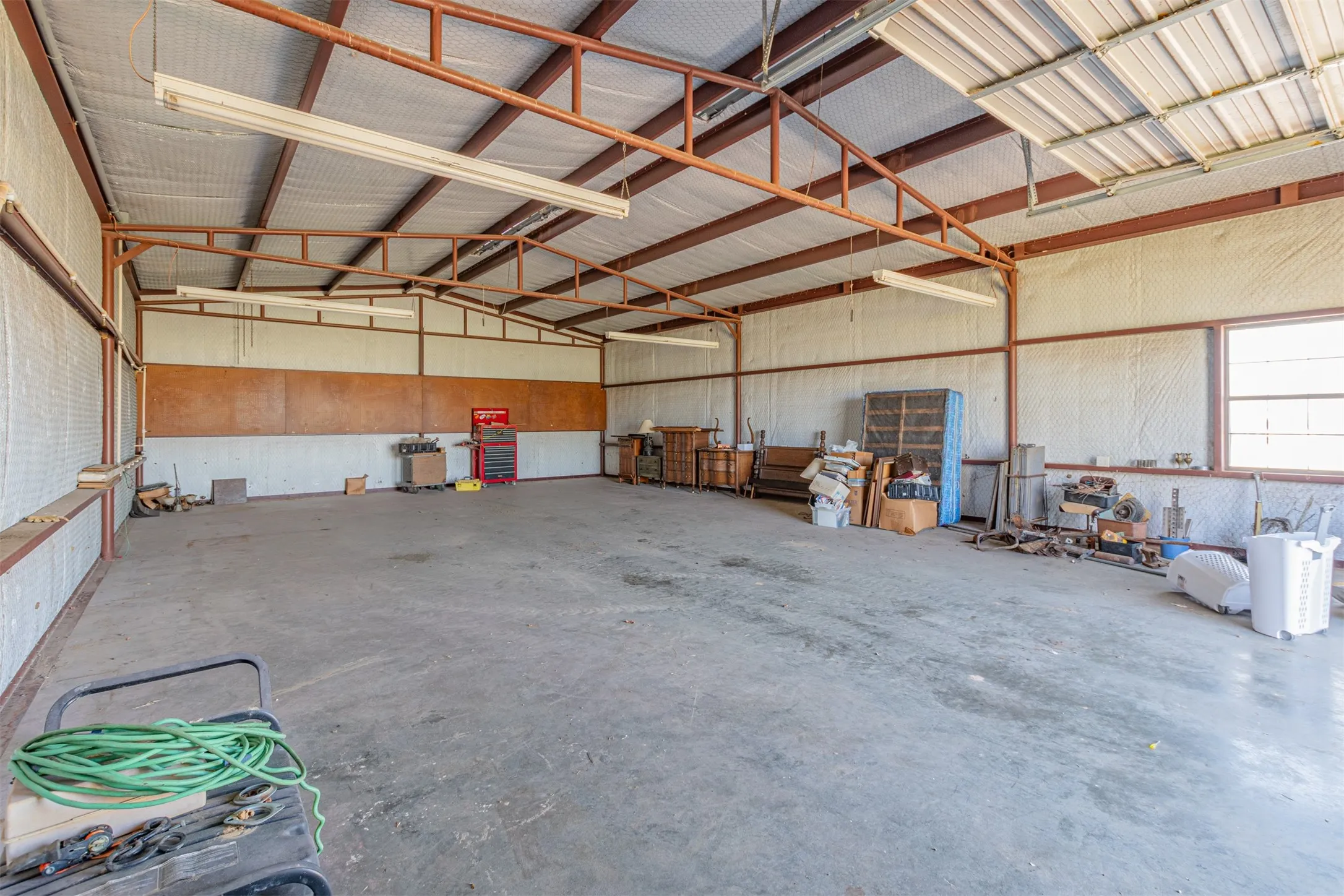 Single Family Residence For Sale in Van Zandt County , 198 Vz County Road 4311, Ben Wheeler, Texas 75754, 4 Bedroom, 4 Bathroom, Garage spaces, 2,836 Sqft, built in 1980, Preowned, mls#21199270, Real Estate Agent in Ben Wheeler, Homes For Sale in Van Zandt county, Homes For Sale in Ben Wheeler, Realtor in Ben Wheeler Texas, Real Estate Brokerage Independent Realty Texas, Luminita Cordes Realtor