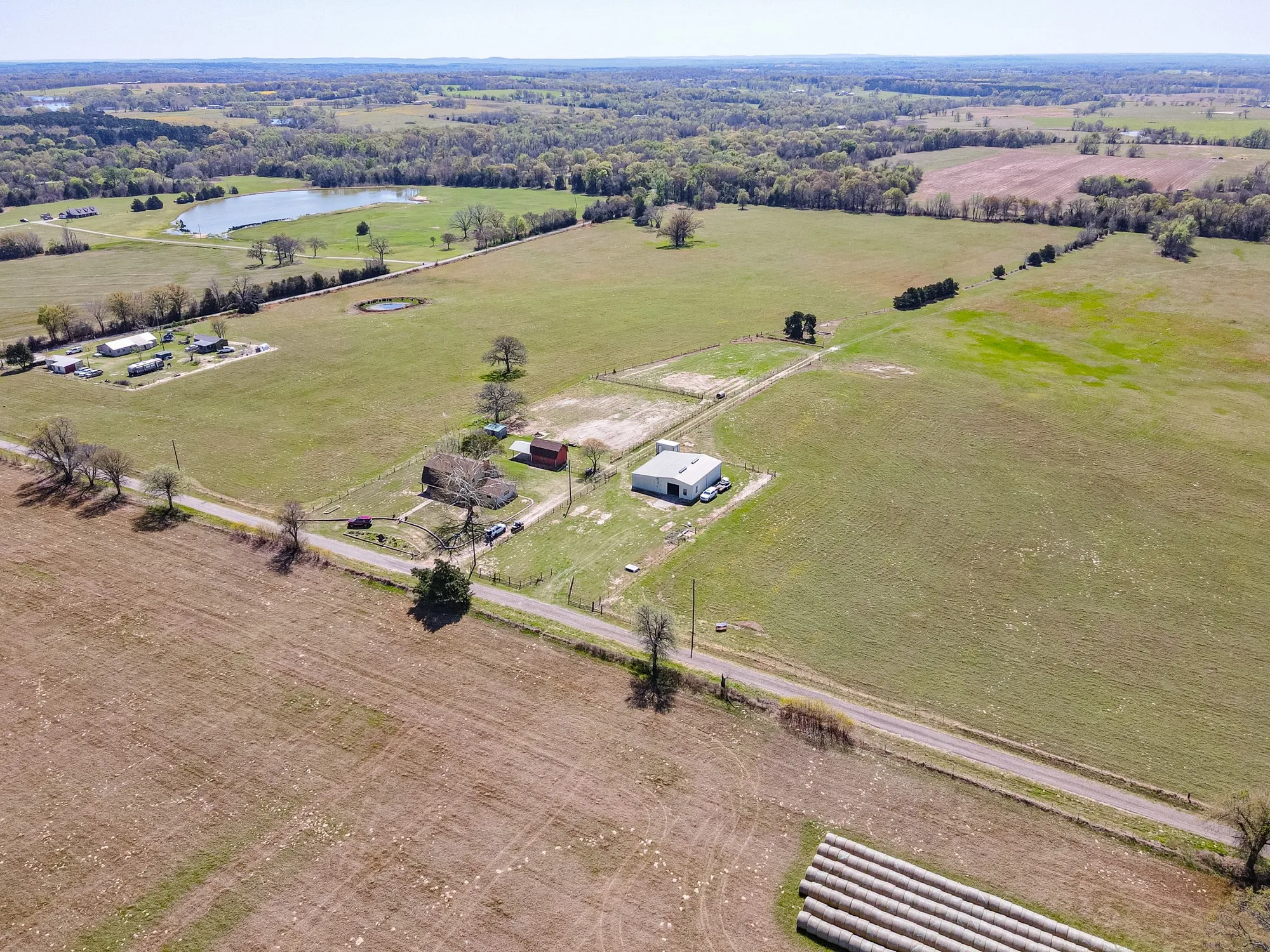 Single Family Residence For Sale in Van Zandt County , 198 Vz County Road 4311, Ben Wheeler, Texas 75754, 4 Bedroom, 4 Bathroom, Garage spaces, 2,836 Sqft, built in 1980, Preowned, mls#21199270, Real Estate Agent in Ben Wheeler, Homes For Sale in Van Zandt county, Homes For Sale in Ben Wheeler, Realtor in Ben Wheeler Texas, Real Estate Brokerage Independent Realty Texas, Luminita Cordes Realtor
