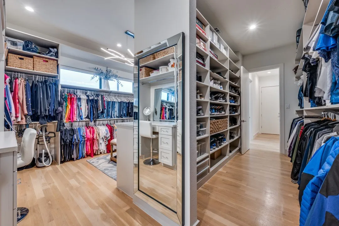 Single Family Residence For Sale in Dallas County , 3918 Lively Lane, Dallas, Texas 75220, 4 Bedroom, 6 Bathroom, 3 Garage spaces, 4,671 Sqft, built in 2019, mls#21209219, Real Estate Agent in Dallas, Homes For Sale in Dallas county, Homes For Sale in Dallas, Realtor in Dallas Texas, Real Estate Brokerage Independent Realty Texas, Luminita Cordes Realtor