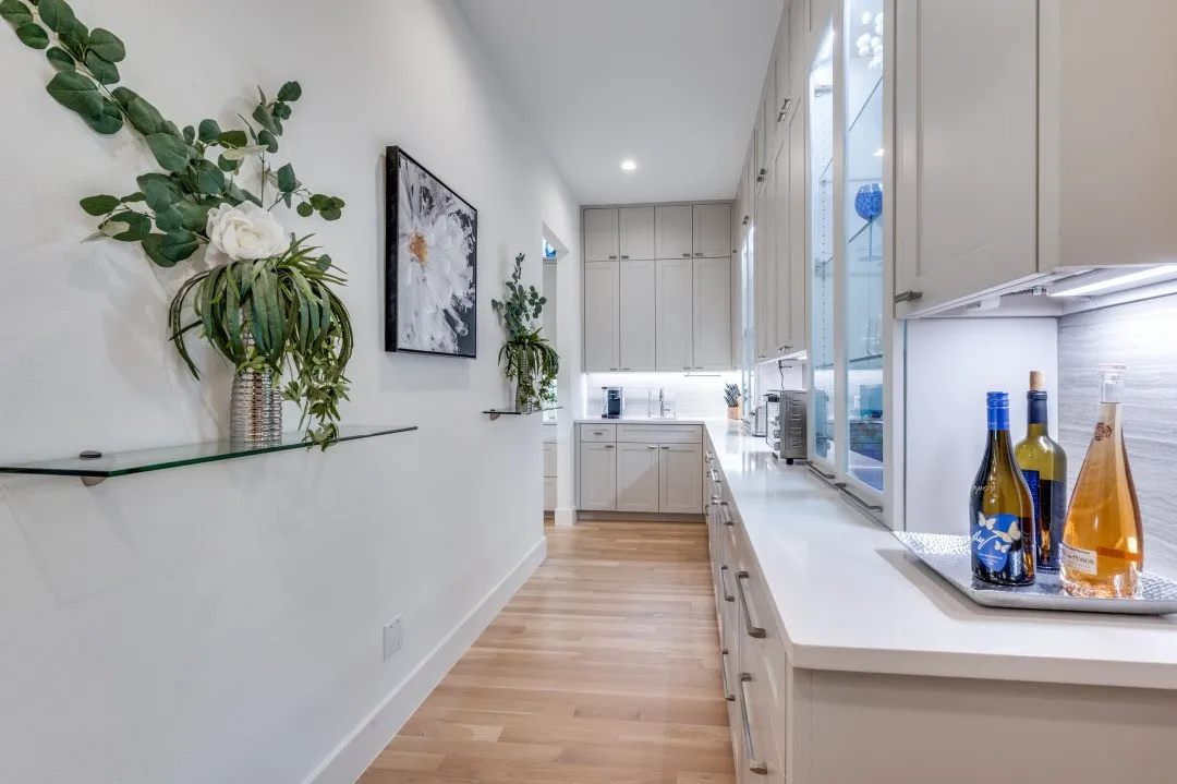 Single Family Residence For Sale in Dallas County , 3918 Lively Lane, Dallas, Texas 75220, 4 Bedroom, 6 Bathroom, 3 Garage spaces, 4,671 Sqft, built in 2019, mls#21209219, Real Estate Agent in Dallas, Homes For Sale in Dallas county, Homes For Sale in Dallas, Realtor in Dallas Texas, Real Estate Brokerage Independent Realty Texas, Luminita Cordes Realtor