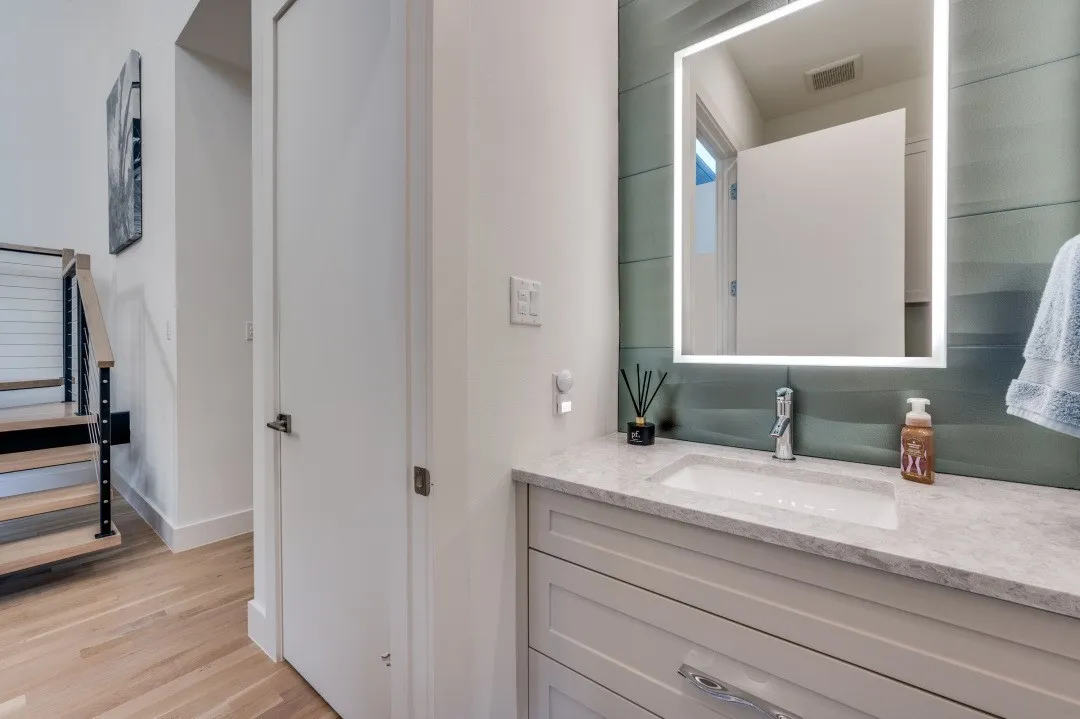 Single Family Residence For Sale in Dallas County , 3918 Lively Lane, Dallas, Texas 75220, 4 Bedroom, 6 Bathroom, 3 Garage spaces, 4,671 Sqft, built in 2019, mls#21209219, Real Estate Agent in Dallas, Homes For Sale in Dallas county, Homes For Sale in Dallas, Realtor in Dallas Texas, Real Estate Brokerage Independent Realty Texas, Luminita Cordes Realtor