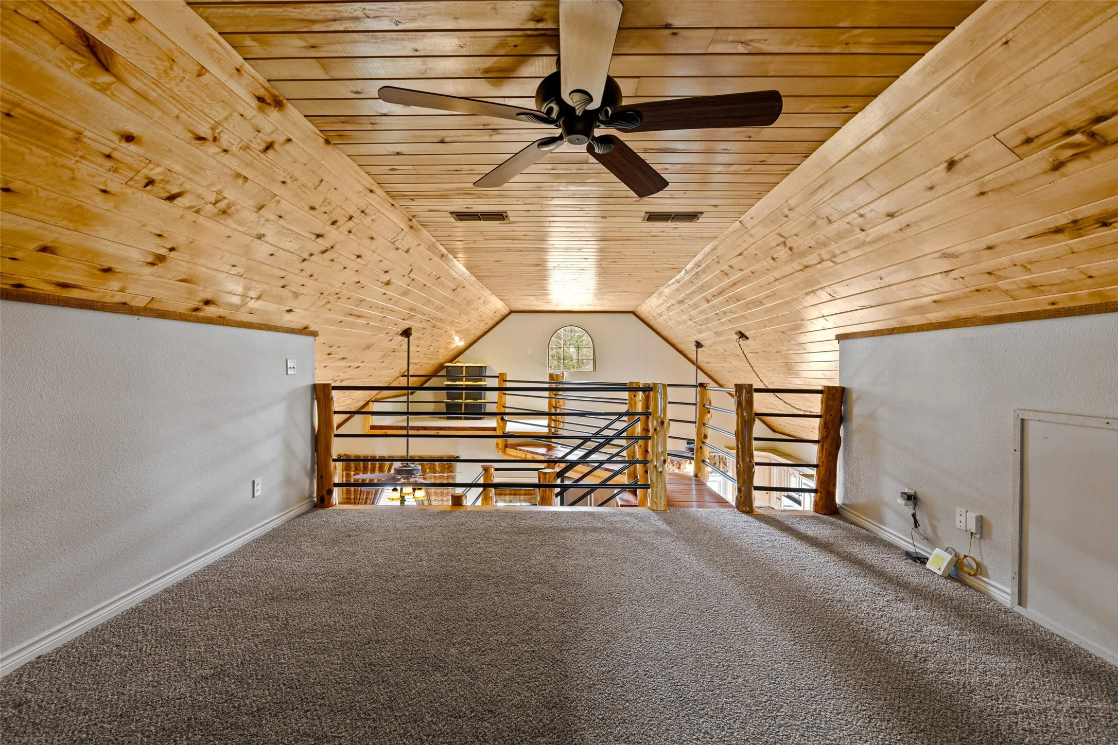 Single Family Residence For Sale in Upshur County , 5066 Bob O Link Rd, Gilmer, Texas 75645, 3 Bedroom, 2 Bathroom, 1 Garage spaces, 1,970 Sqft, built in 2002, mls#21207674, Real Estate Agent in Gilmer, Homes For Sale in Upshur county, Homes For Sale in Gilmer, Realtor in Gilmer Texas, Real Estate Brokerage Independent Realty Texas, Luminita Cordes Realtor