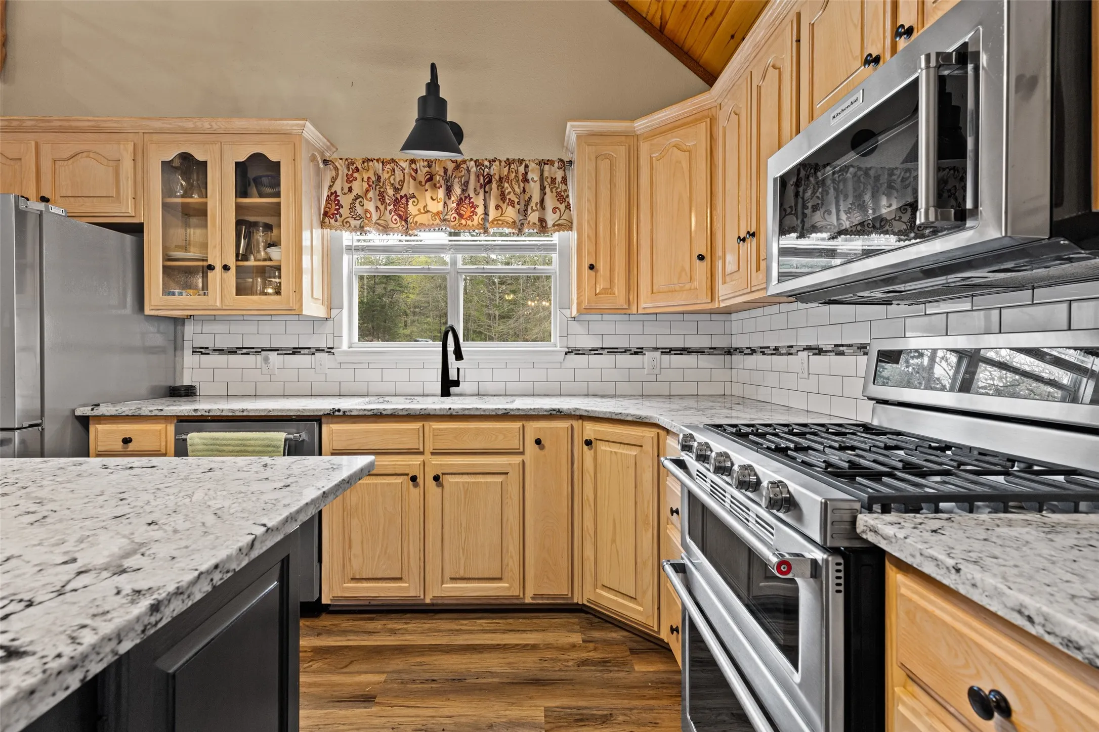 Single Family Residence For Sale in Upshur County , 5066 Bob O Link Rd, Gilmer, Texas 75645, 3 Bedroom, 2 Bathroom, 1 Garage spaces, 1,970 Sqft, built in 2002, mls#21207674, Real Estate Agent in Gilmer, Homes For Sale in Upshur county, Homes For Sale in Gilmer, Realtor in Gilmer Texas, Real Estate Brokerage Independent Realty Texas, Luminita Cordes Realtor