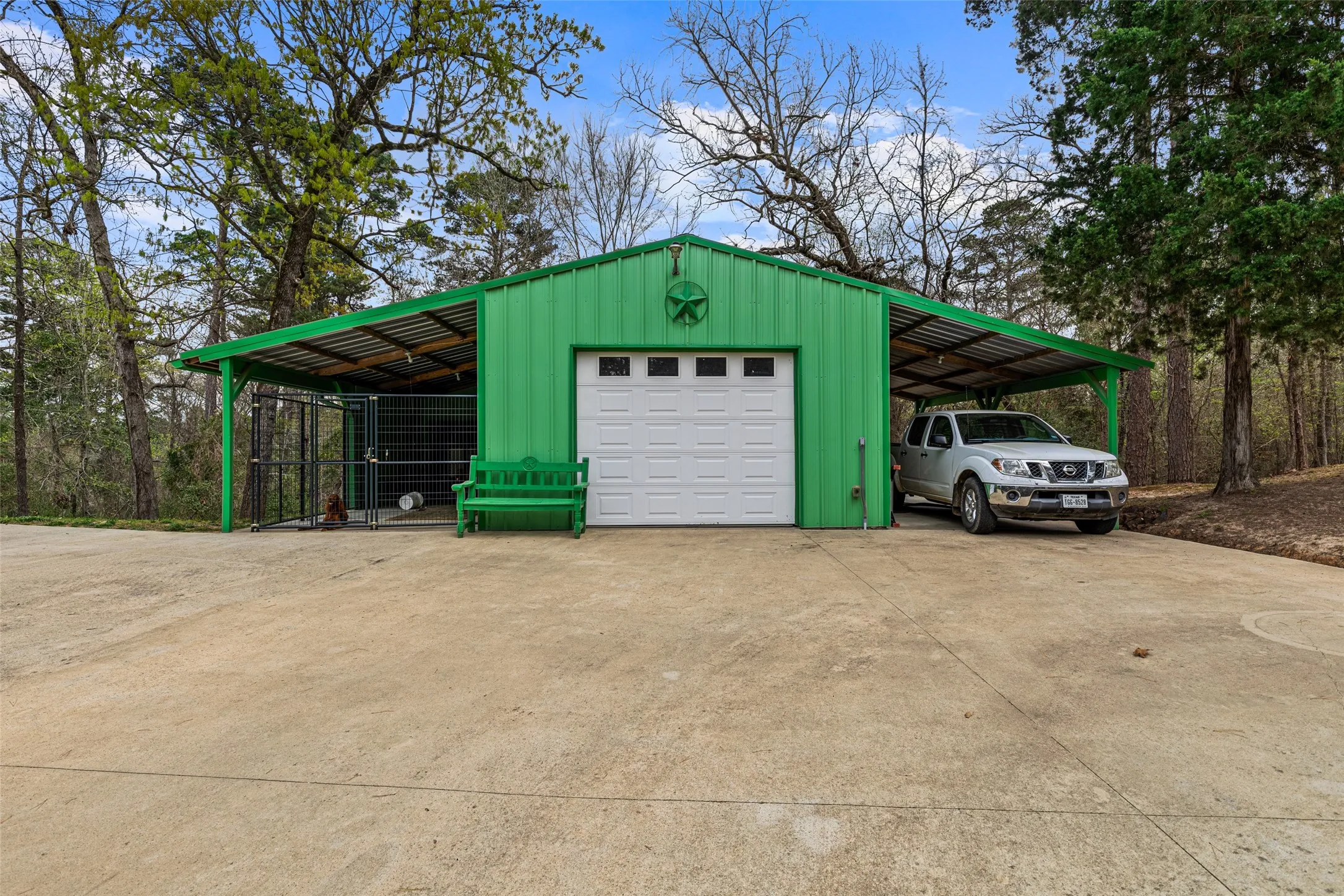Single Family Residence For Sale in Upshur County , 5066 Bob O Link Rd, Gilmer, Texas 75645, 3 Bedroom, 2 Bathroom, 1 Garage spaces, 1,970 Sqft, built in 2002, mls#21207674, Real Estate Agent in Gilmer, Homes For Sale in Upshur county, Homes For Sale in Gilmer, Realtor in Gilmer Texas, Real Estate Brokerage Independent Realty Texas, Luminita Cordes Realtor