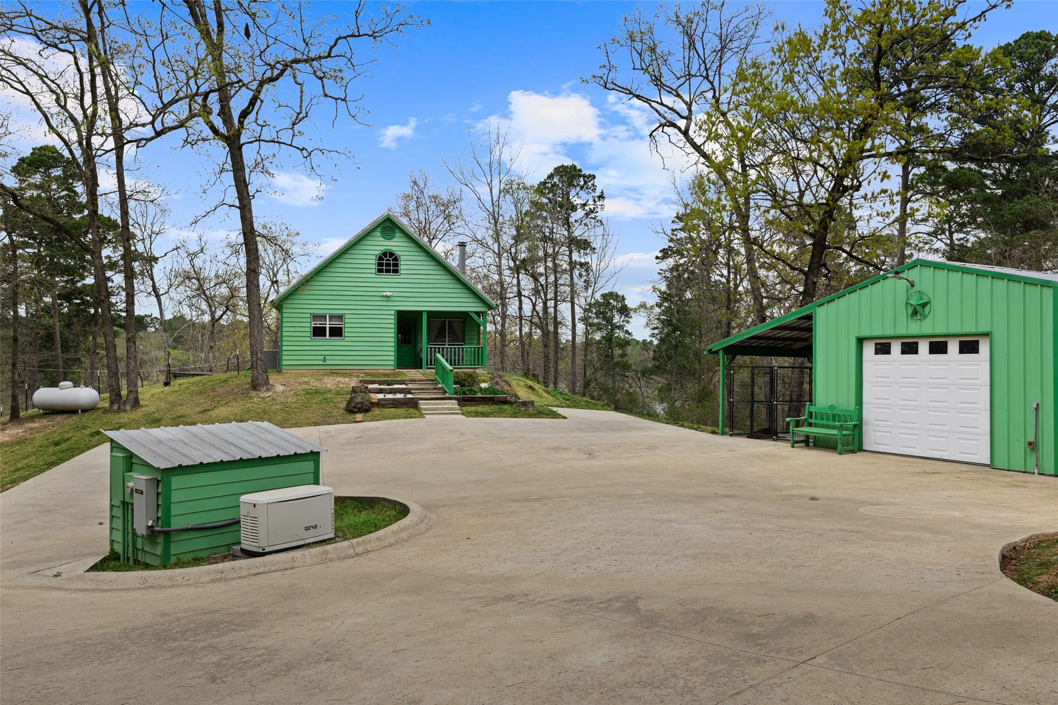 Single Family Residence For Sale in Upshur County , 5066 Bob O Link Rd, Gilmer, Texas 75645, 3 Bedroom, 2 Bathroom, 1 Garage spaces, 1,970 Sqft, built in 2002, mls#21207674, Real Estate Agent in Gilmer, Homes For Sale in Upshur county, Homes For Sale in Gilmer, Realtor in Gilmer Texas, Real Estate Brokerage Independent Realty Texas, Luminita Cordes Realtor