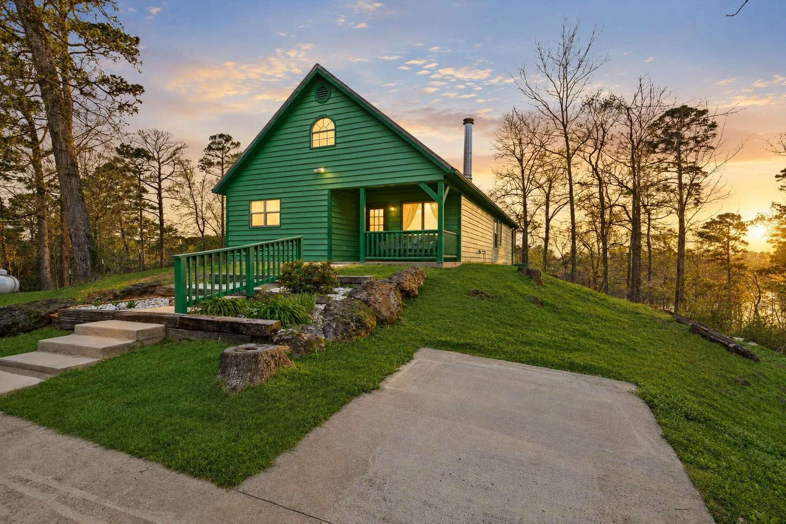 Single Family Residence For Sale in Upshur County , 5066 Bob O Link Rd, Gilmer, Texas 75645, 3 Bedroom, 2 Bathroom, 1 Garage spaces, 1,970 Sqft, built in 2002, mls#21207674, Real Estate Agent in Gilmer, Homes For Sale in Upshur county, Homes For Sale in Gilmer, Realtor in Gilmer Texas, Real Estate Brokerage Independent Realty Texas, Luminita Cordes Realtor