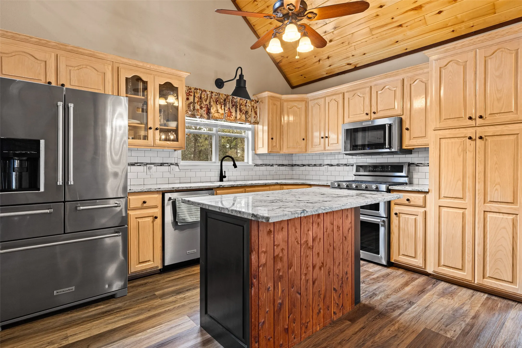 Single Family Residence For Sale in Upshur County , 5066 Bob O Link Rd, Gilmer, Texas 75645, 3 Bedroom, 2 Bathroom, 1 Garage spaces, 1,970 Sqft, built in 2002, mls#21207674, Real Estate Agent in Gilmer, Homes For Sale in Upshur county, Homes For Sale in Gilmer, Realtor in Gilmer Texas, Real Estate Brokerage Independent Realty Texas, Luminita Cordes Realtor