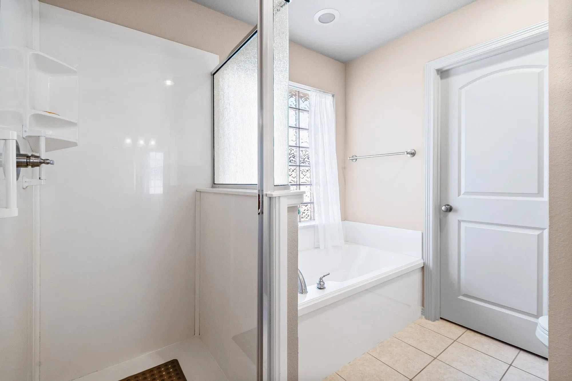 Single Family Residence For Sale in Dallas County , 111 Crestway Drive 24, Cedar Hill, Texas 75104, 3 Bedroom, 2 Bathroom, 2 Garage spaces, 1,852 Sqft, built in 2010, Preowned, mls#21209276, Real Estate Agent in Cedar Hill, Homes For Sale in Dallas county, Homes For Sale in Cedar Hill, Realtor in Cedar Hill Texas, Real Estate Brokerage Independent Realty Texas, Luminita Cordes Realtor