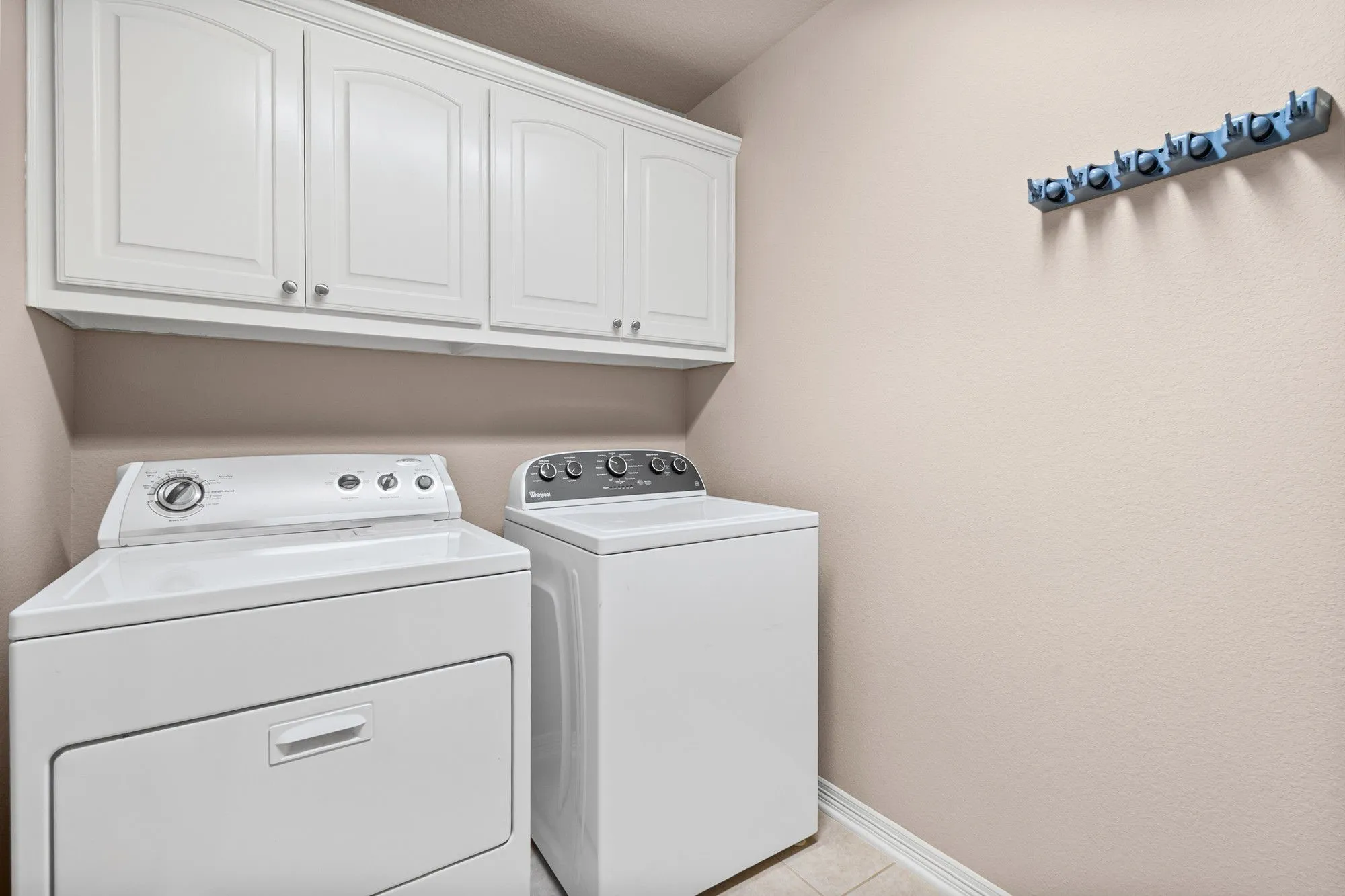 Single Family Residence For Sale in Dallas County , 111 Crestway Drive 24, Cedar Hill, Texas 75104, 3 Bedroom, 2 Bathroom, 2 Garage spaces, 1,852 Sqft, built in 2010, Preowned, mls#21209276, Real Estate Agent in Cedar Hill, Homes For Sale in Dallas county, Homes For Sale in Cedar Hill, Realtor in Cedar Hill Texas, Real Estate Brokerage Independent Realty Texas, Luminita Cordes Realtor
